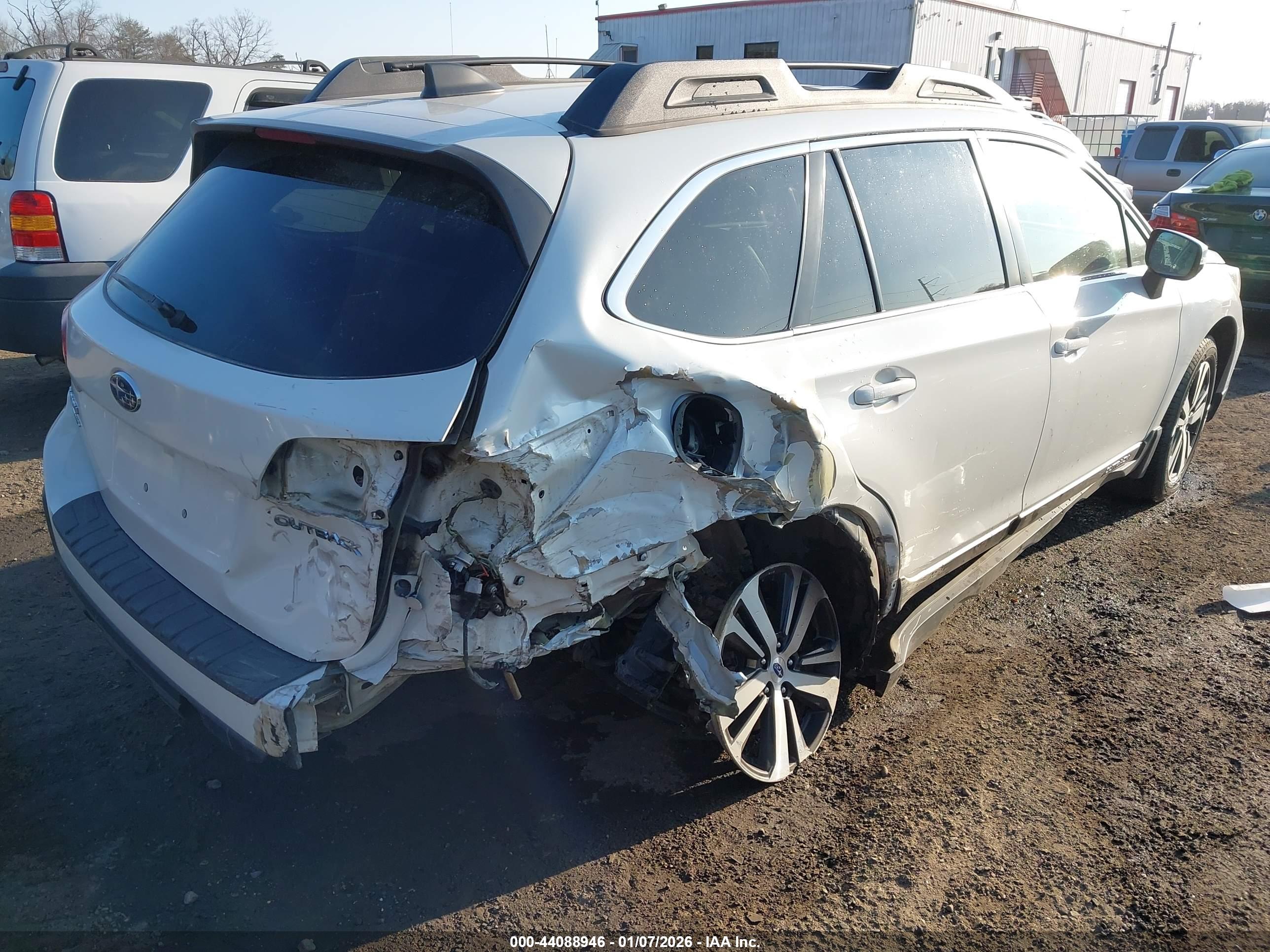 SUBARU OUTBACK image 6