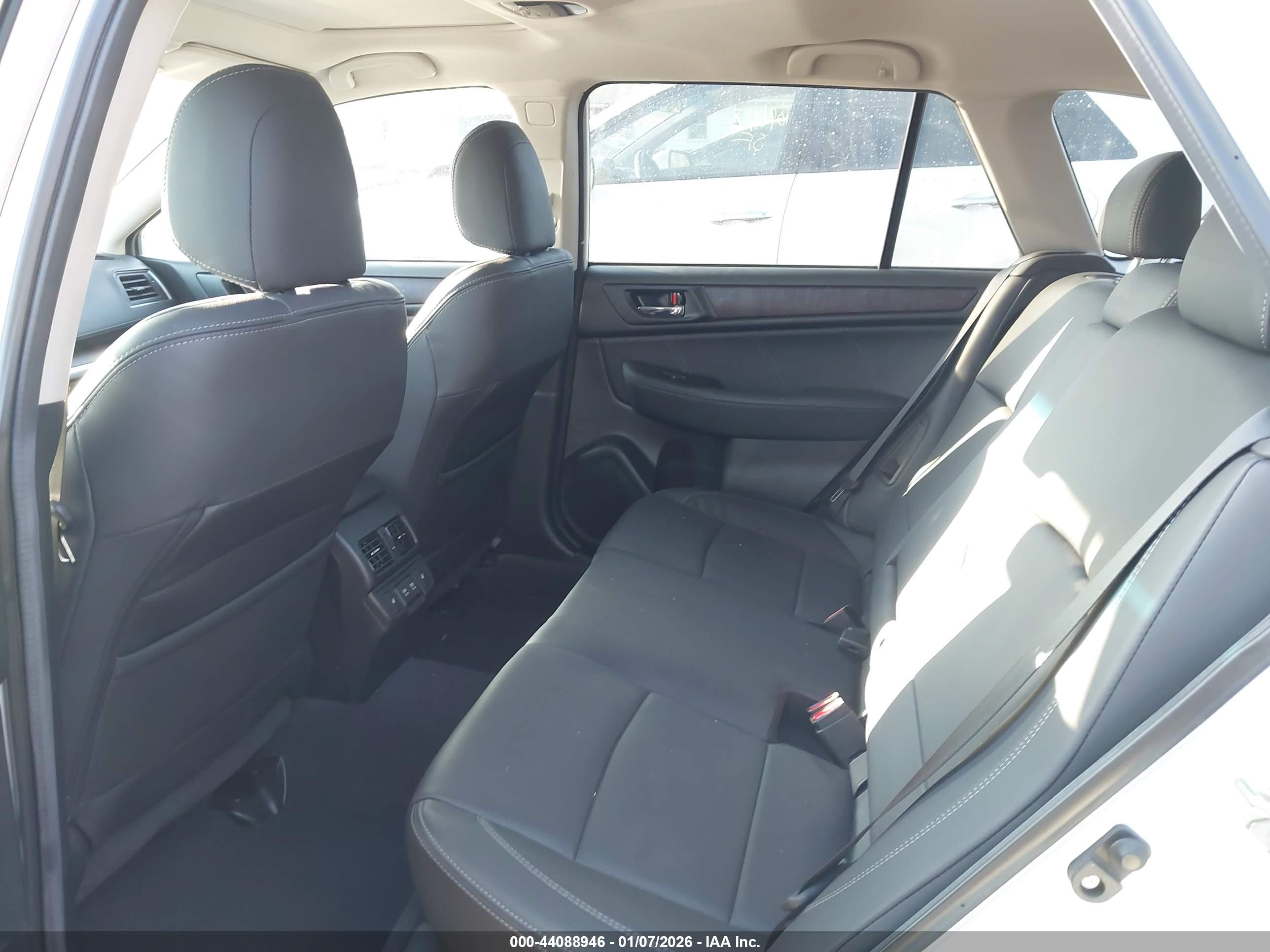SUBARU OUTBACK image 8