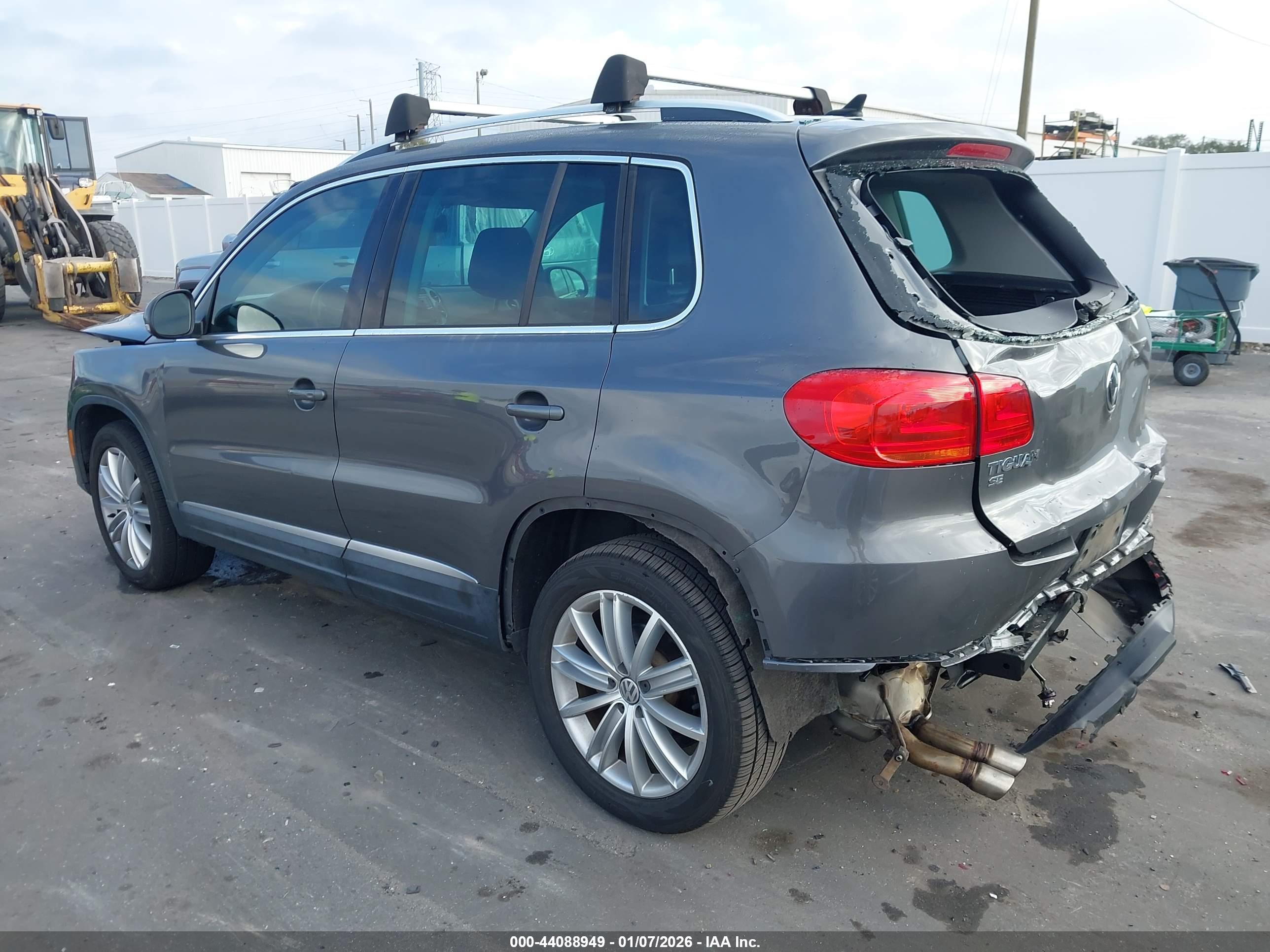VOLKSWAGEN TIGUAN image 3