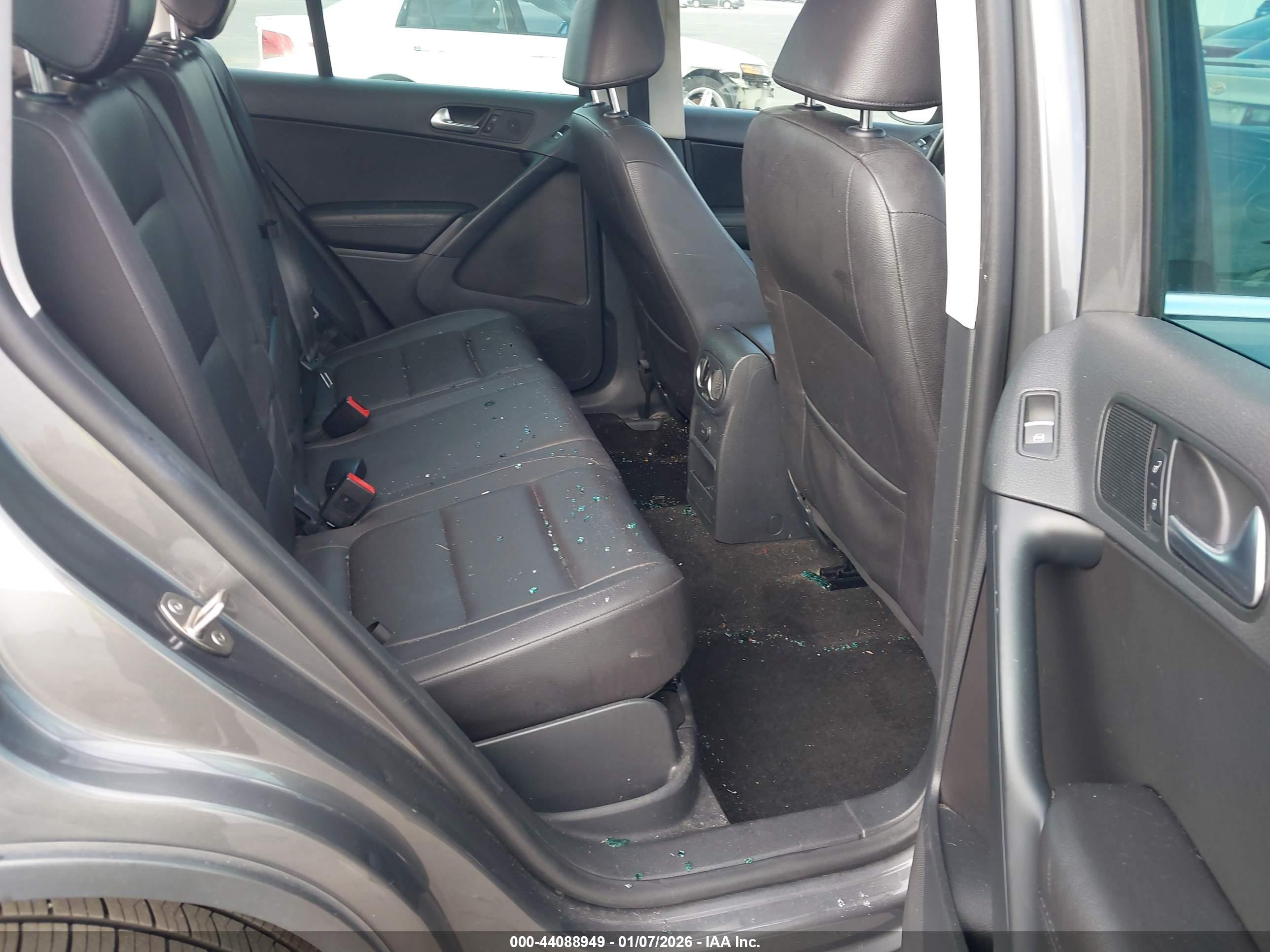 VOLKSWAGEN TIGUAN image 8
