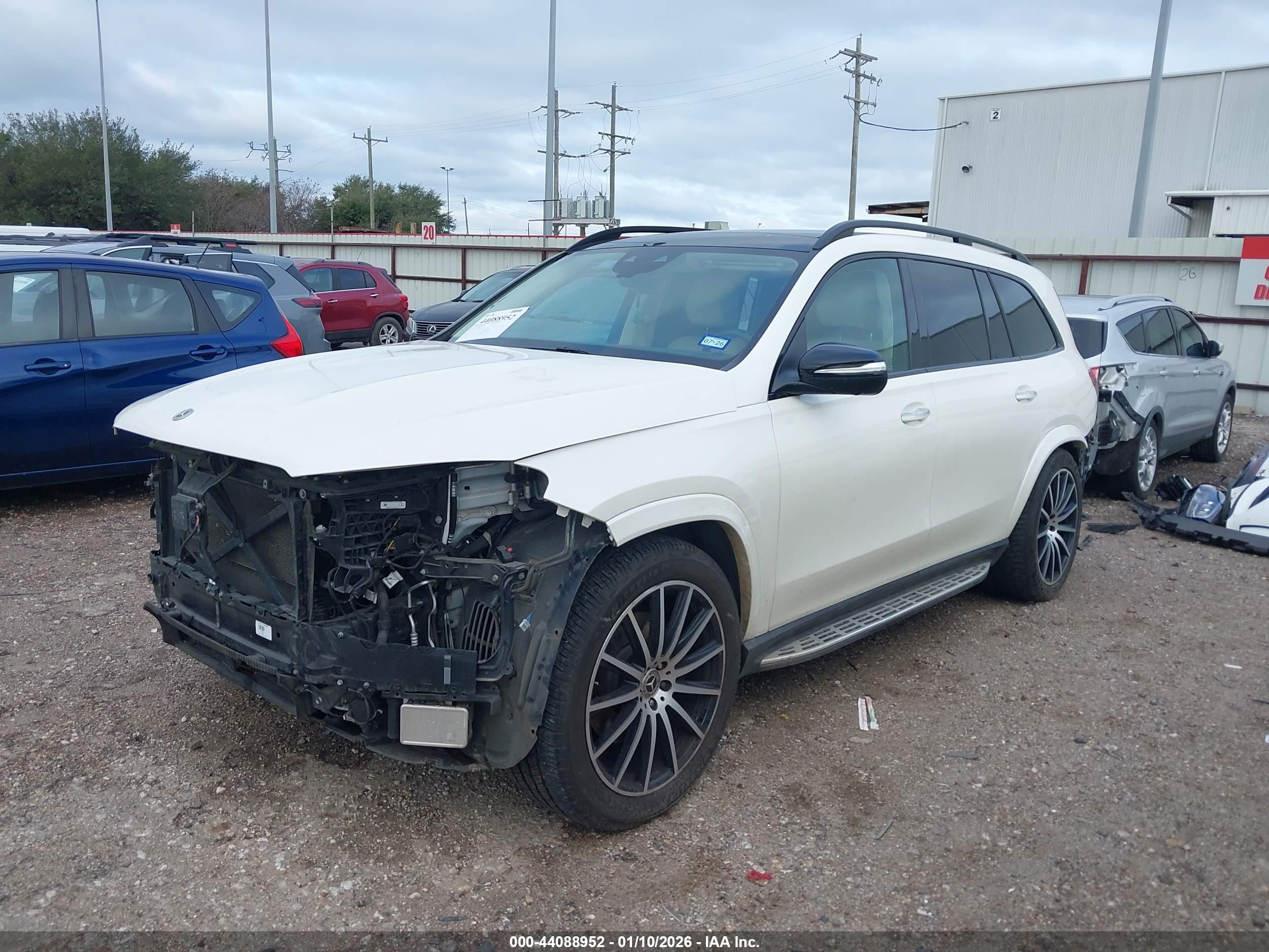 MERCEDES-BENZ GLS image 2