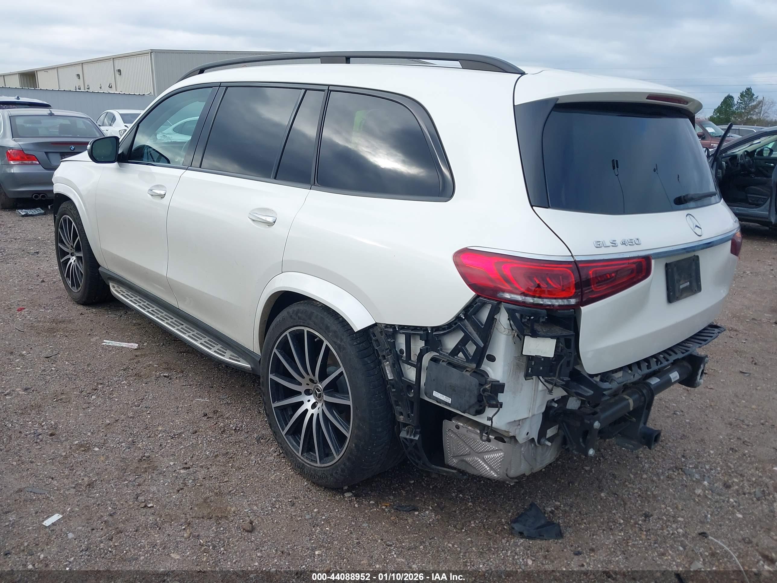 MERCEDES-BENZ GLS image 3