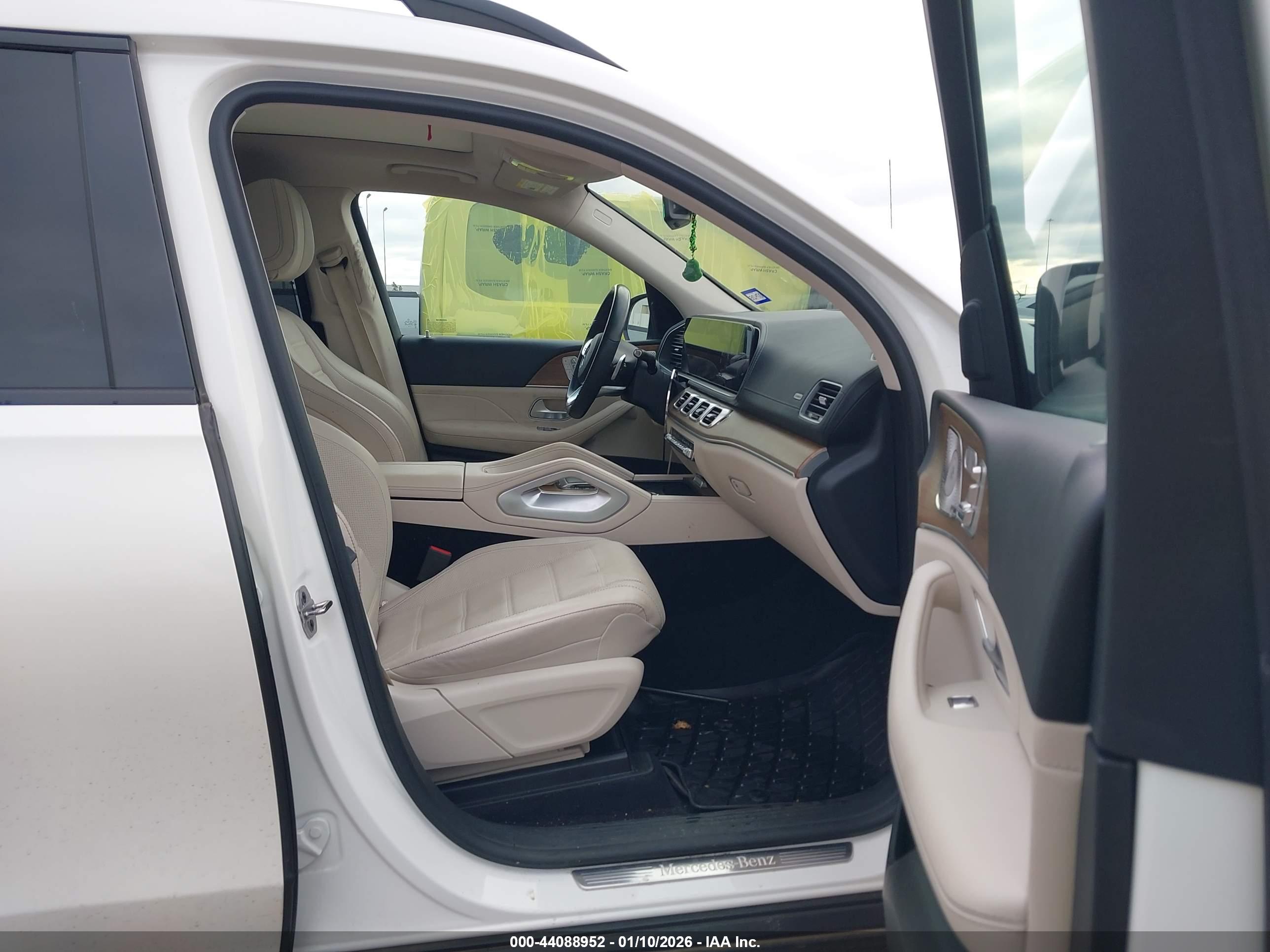 MERCEDES-BENZ GLS image 5