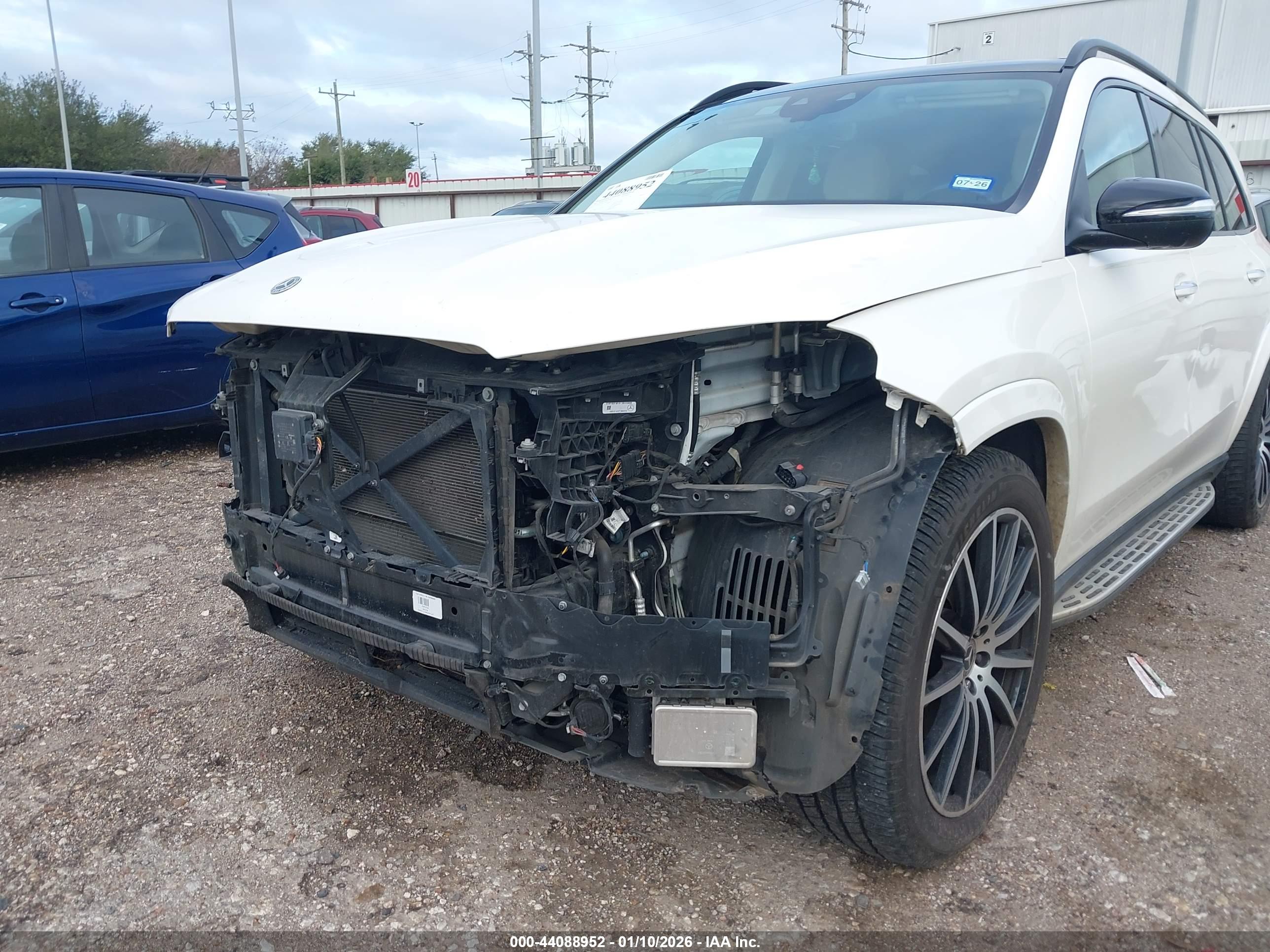 MERCEDES-BENZ GLS image 6