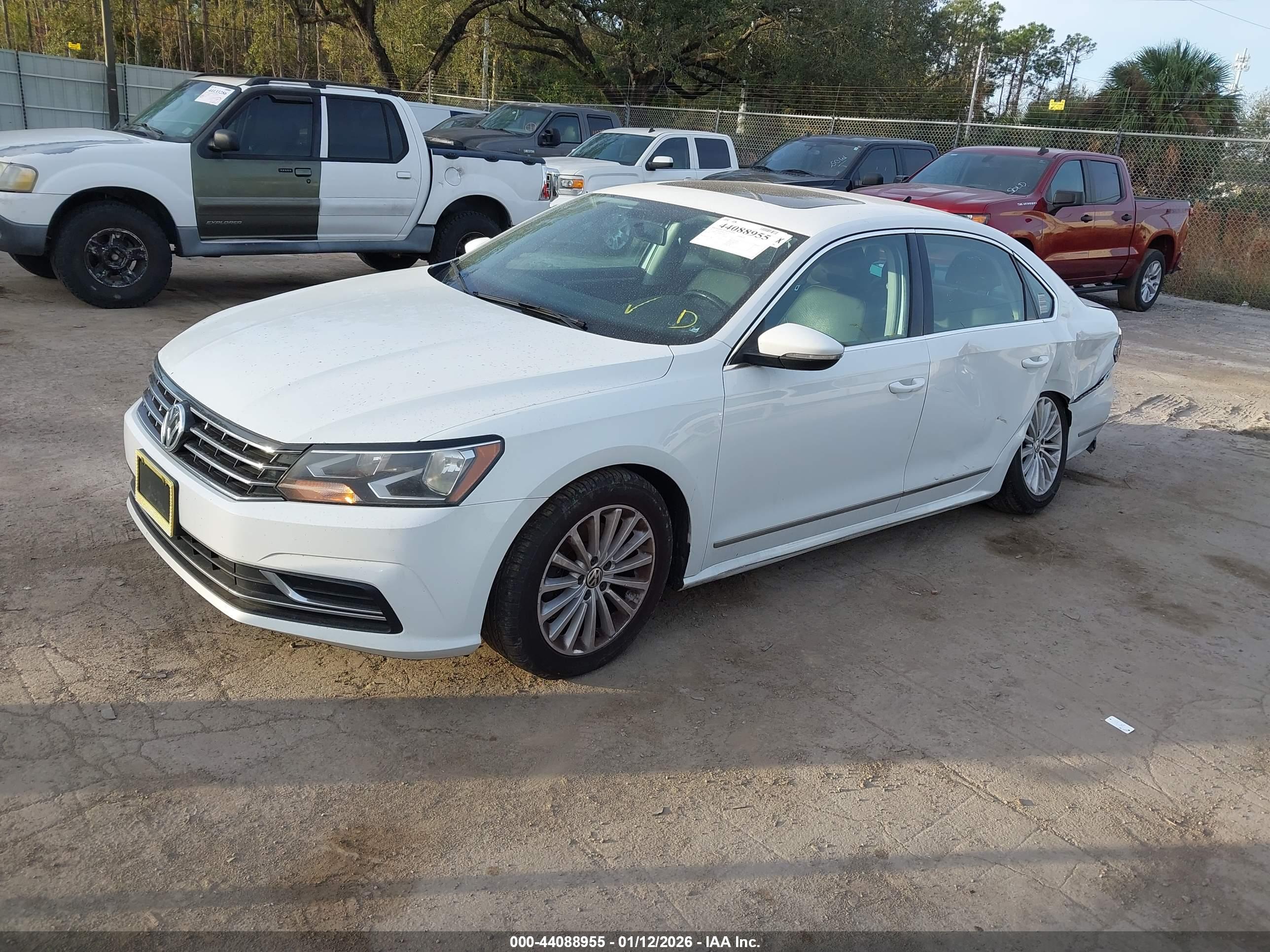 VOLKSWAGEN PASSAT image 2