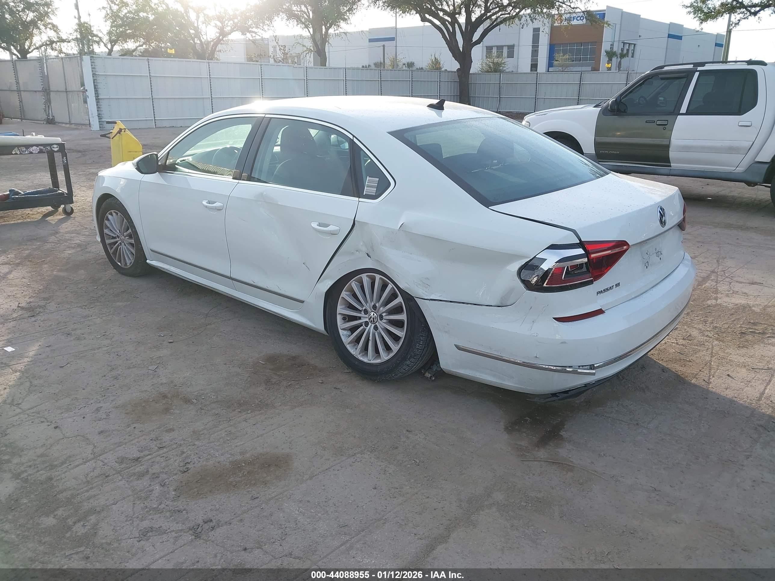 VOLKSWAGEN PASSAT image 3