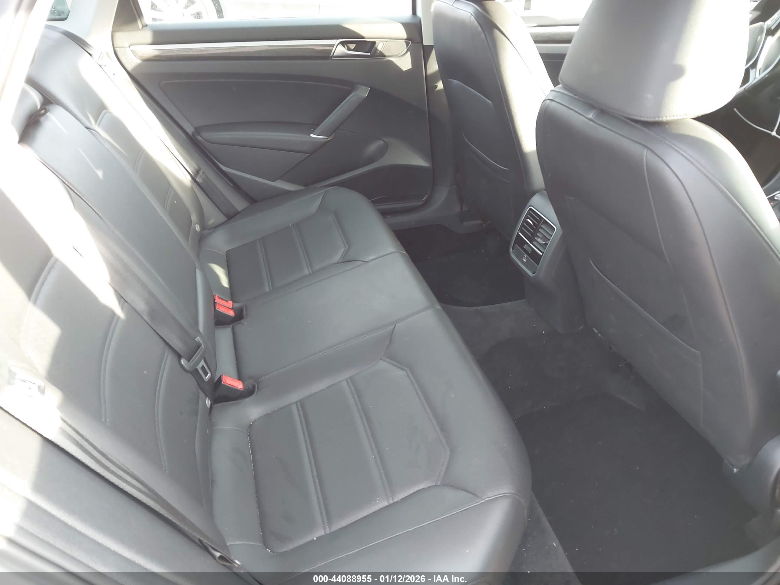 VOLKSWAGEN PASSAT image 8