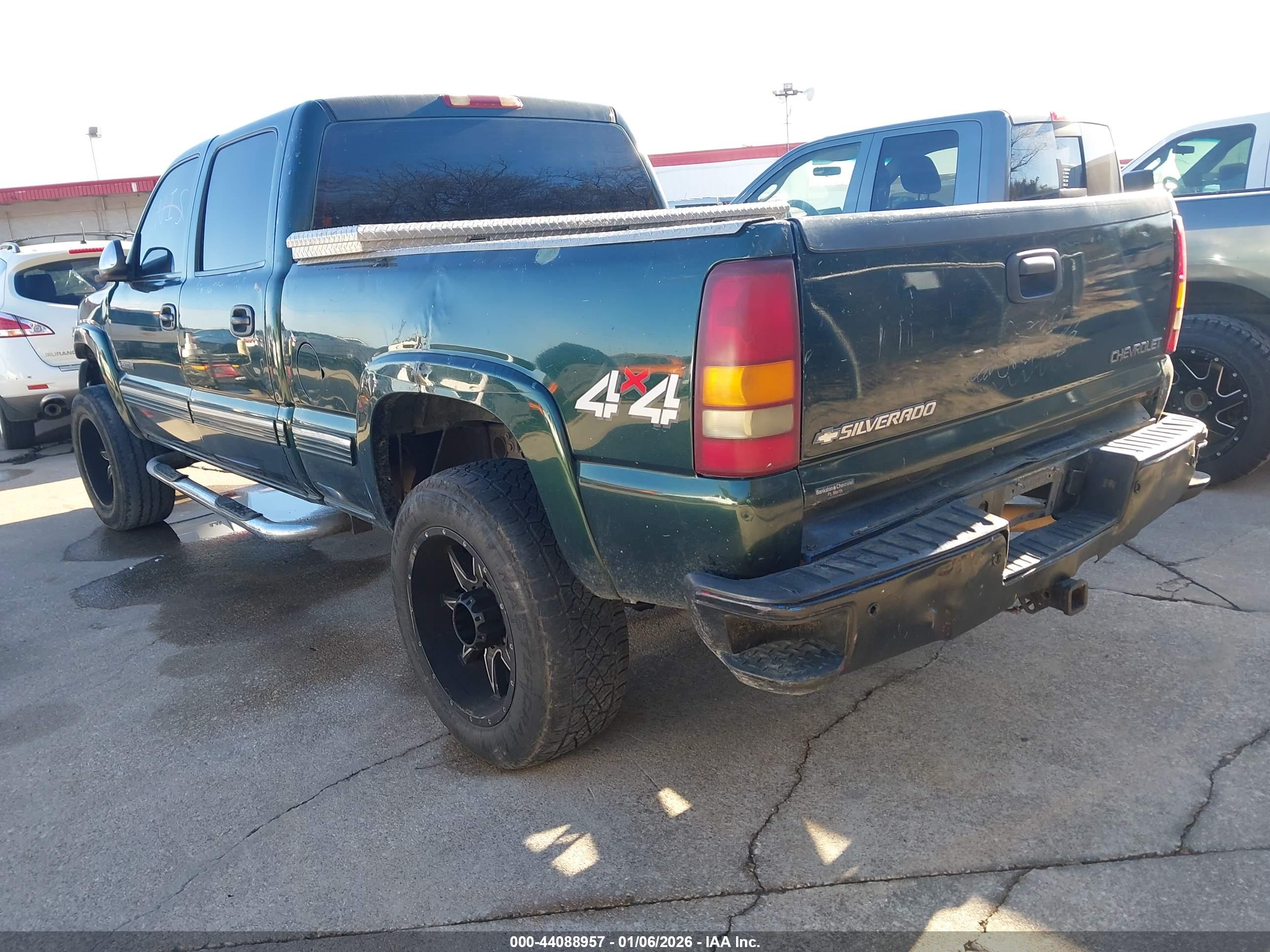 CHEVROLET SILVERADO image 3