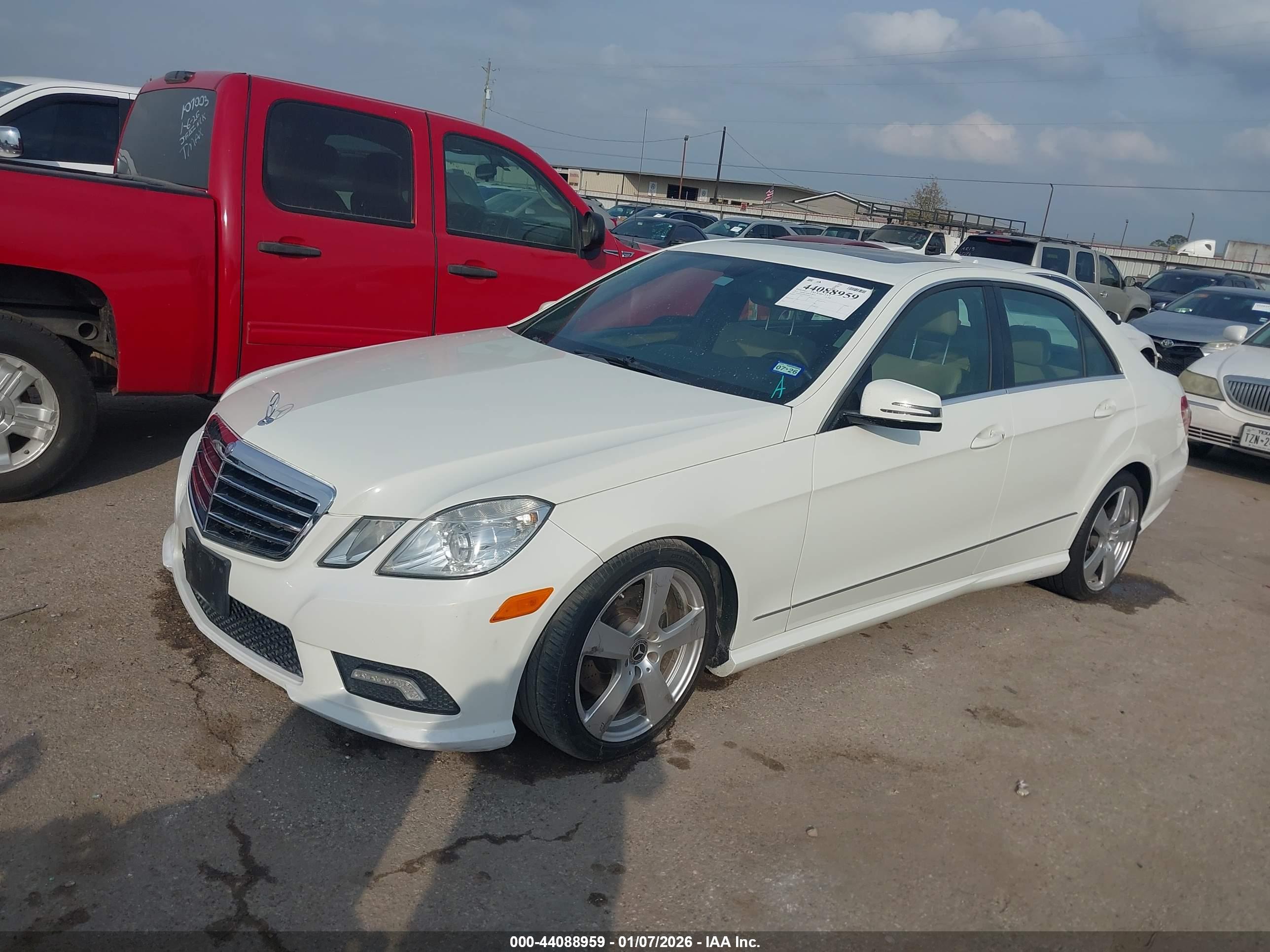 MERCEDES-BENZ E image 2