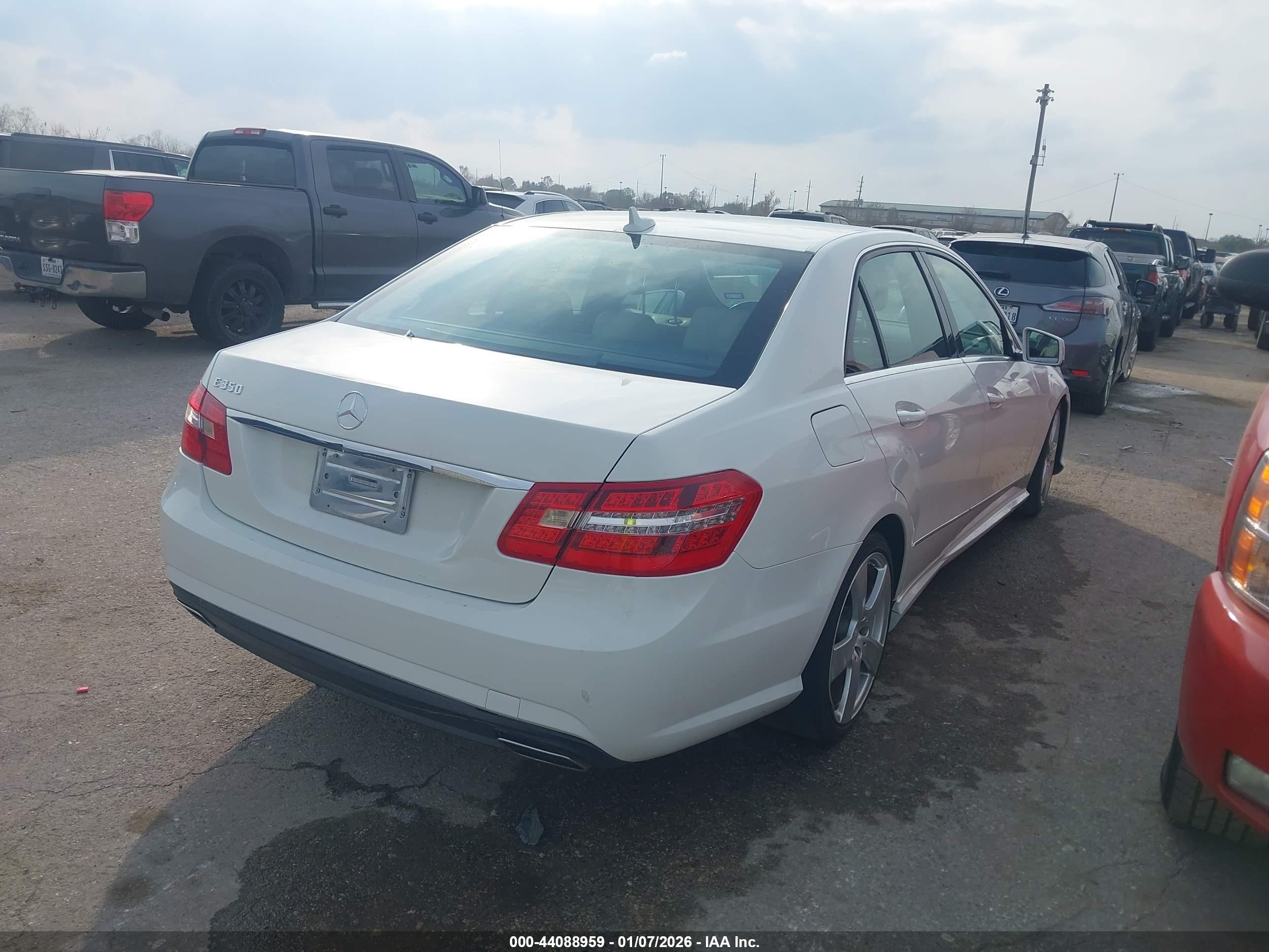 MERCEDES-BENZ E image 4