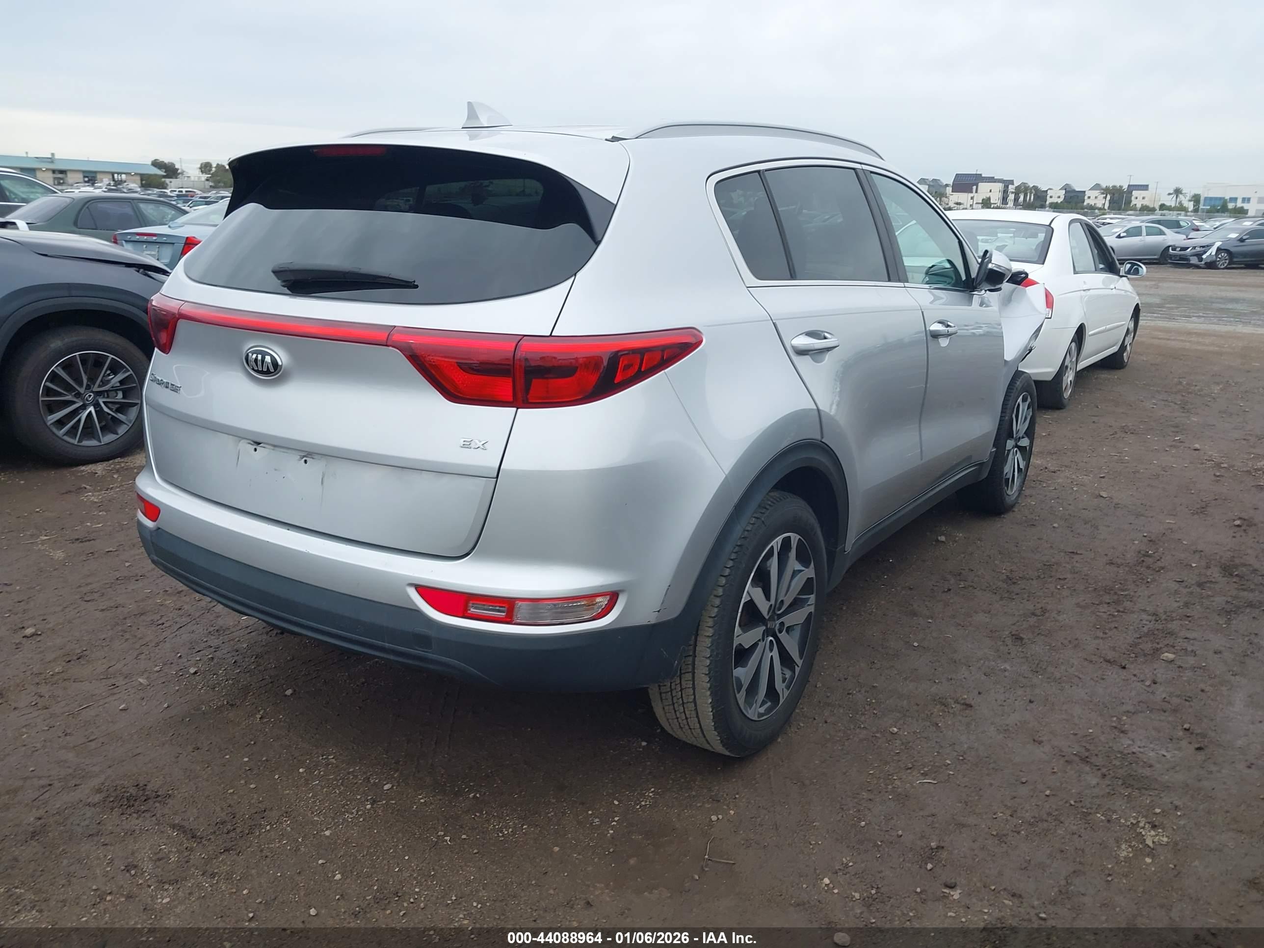 KIA SPORTAGE image 4