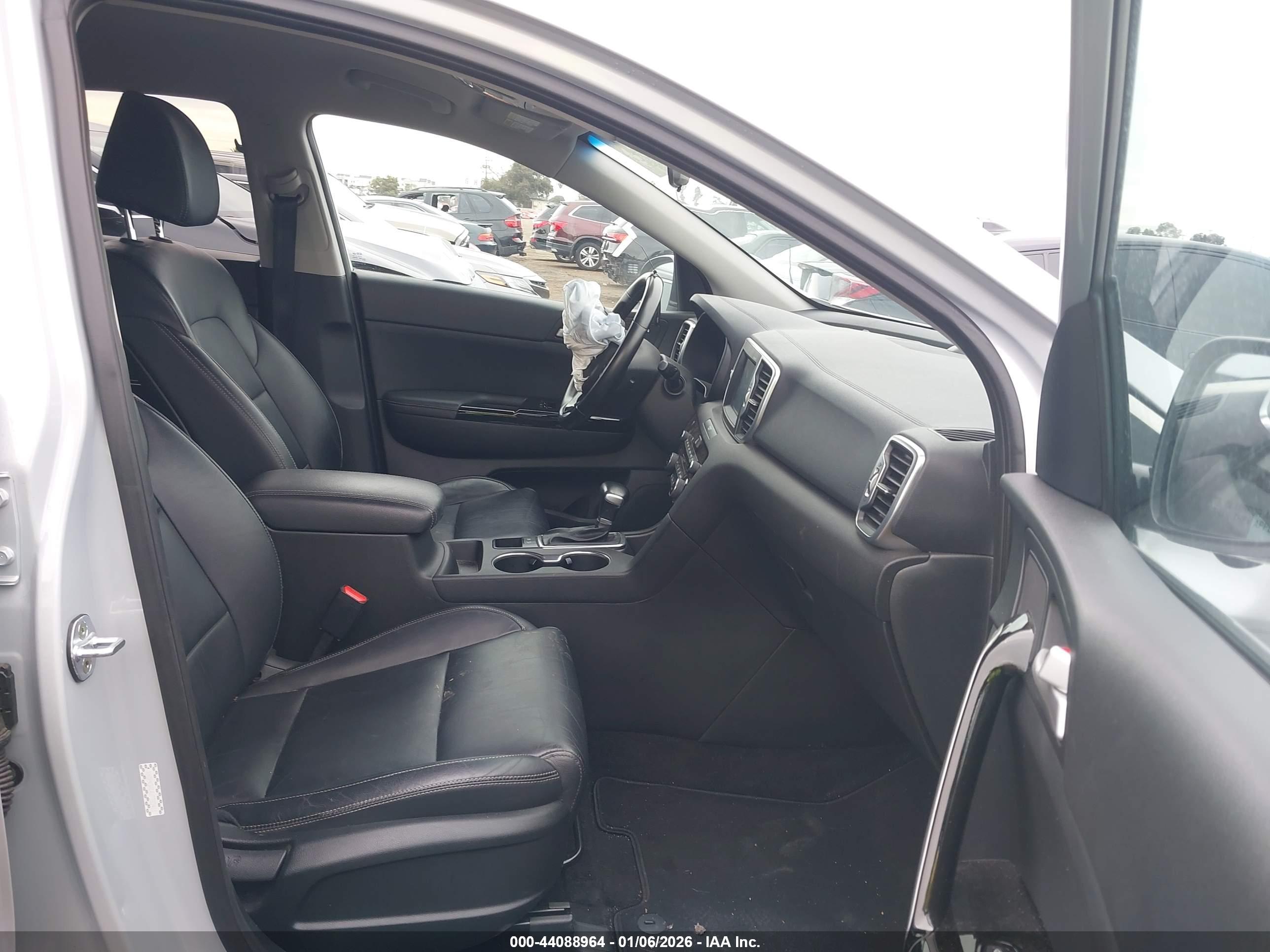 KIA SPORTAGE image 5