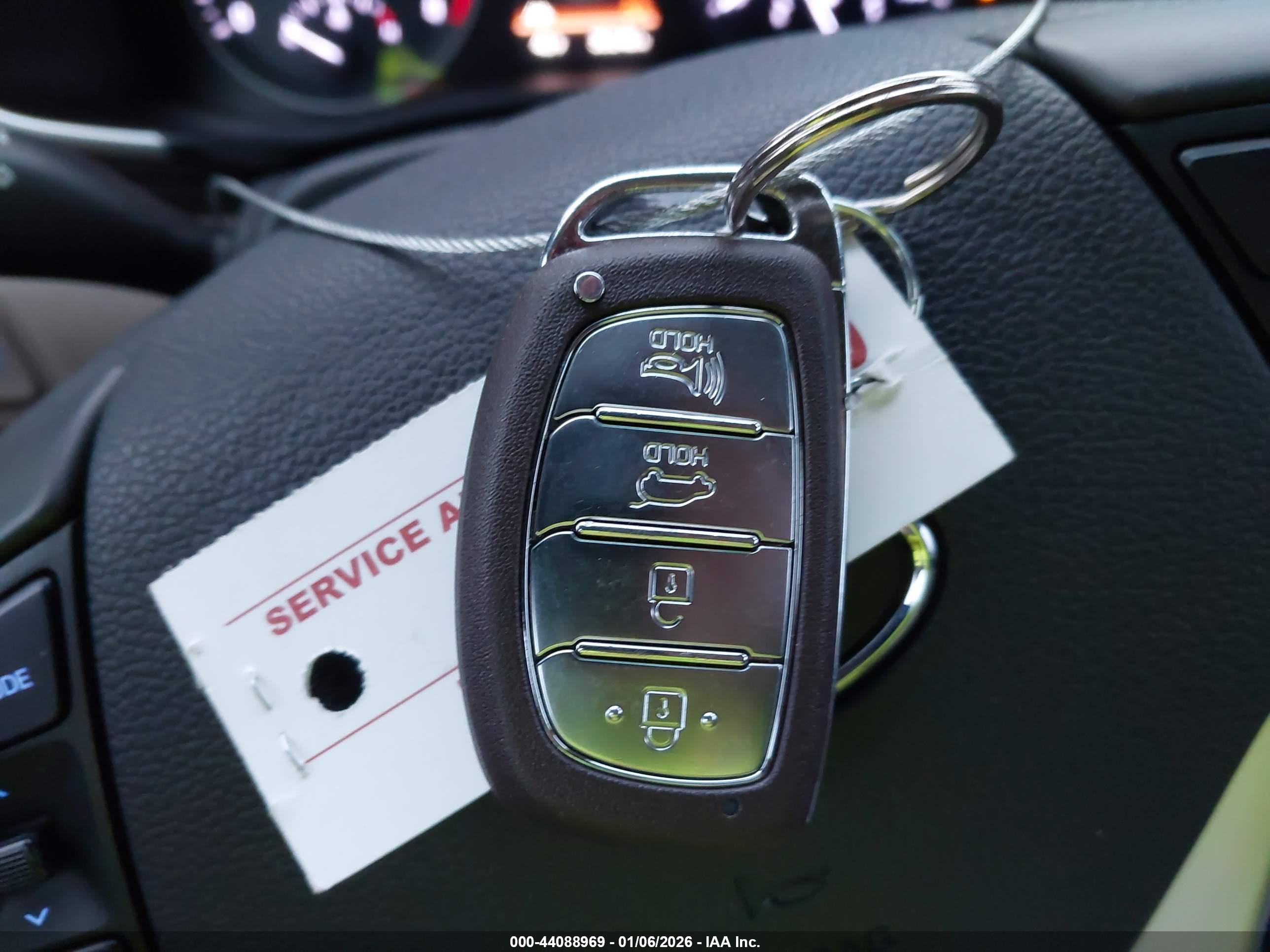 HYUNDAI TUCSON image 11