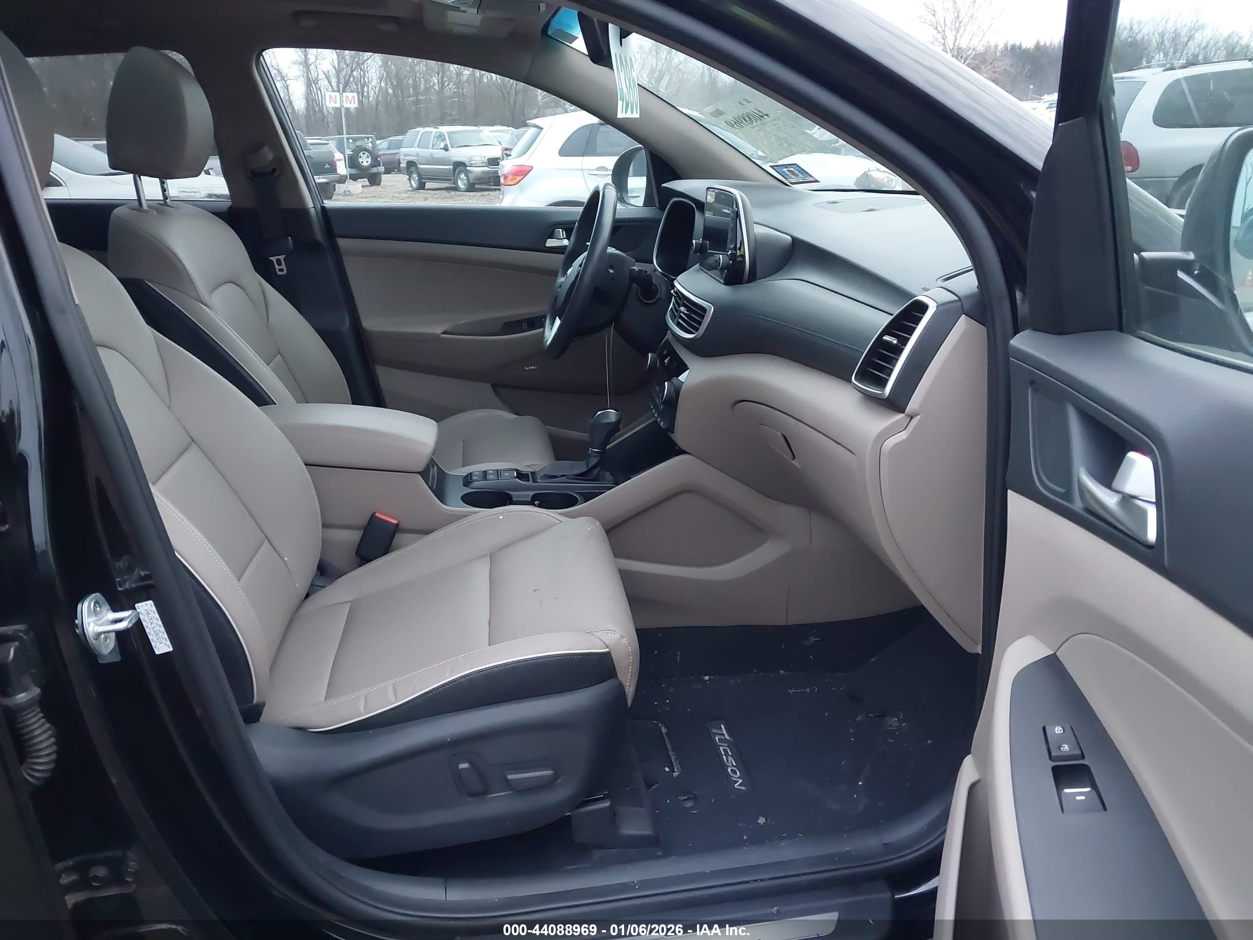 HYUNDAI TUCSON image 5