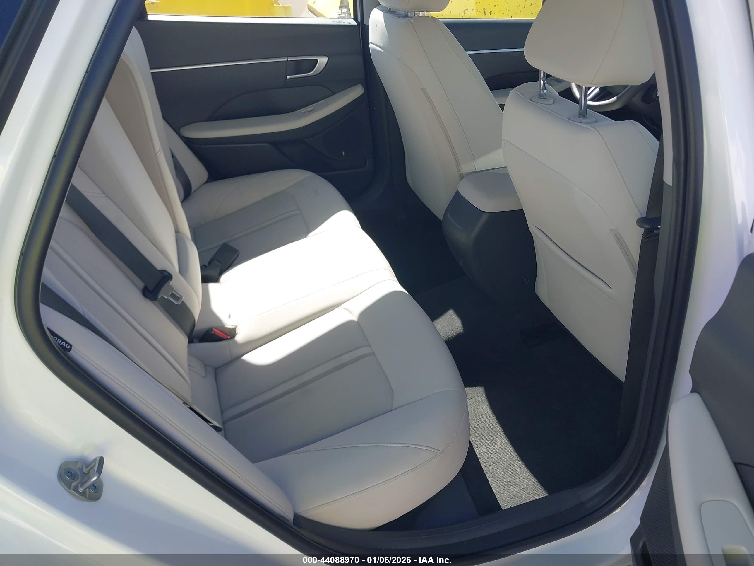HYUNDAI SONATA image 8