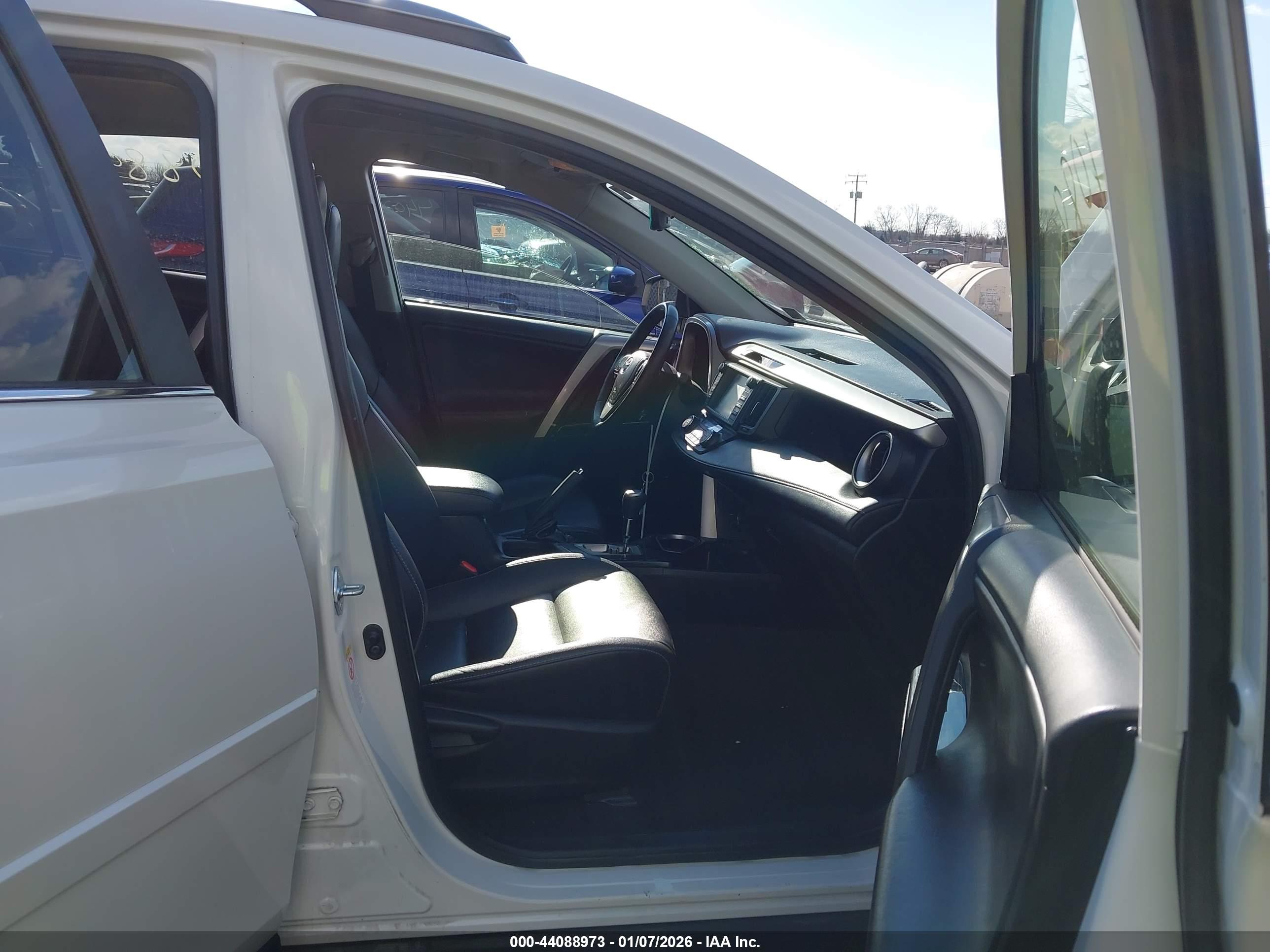 TOYOTA RAV4 image 5