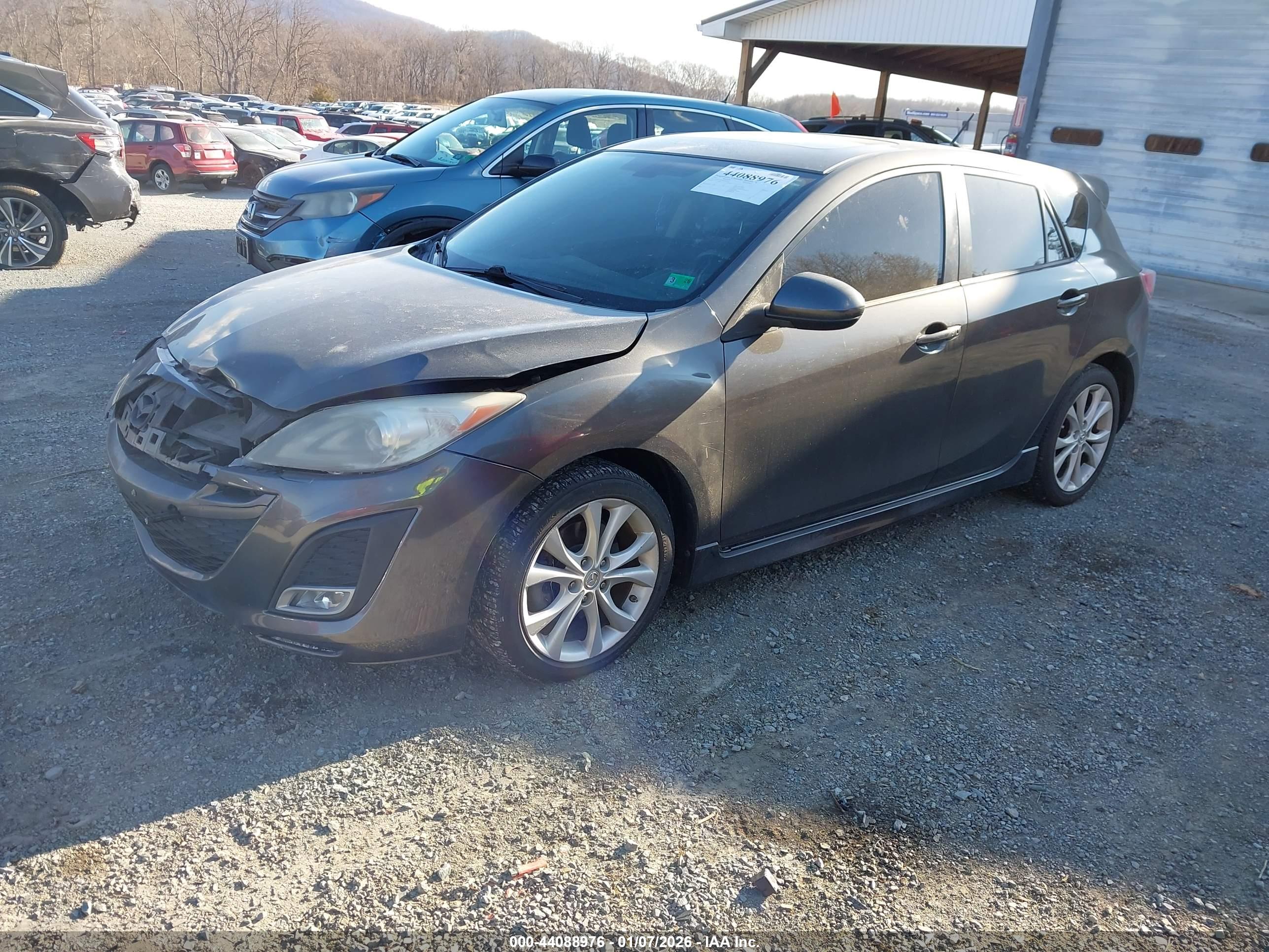 MAZDA MAZDA3 image 2