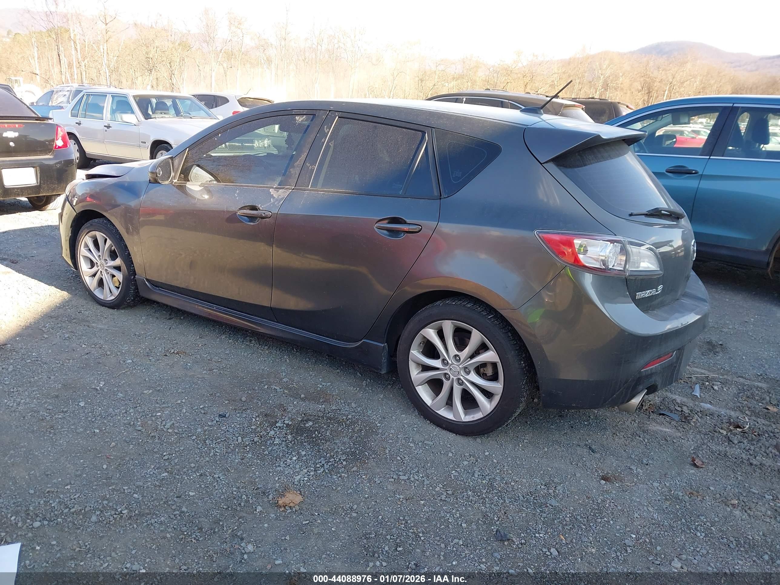 MAZDA MAZDA3 image 3