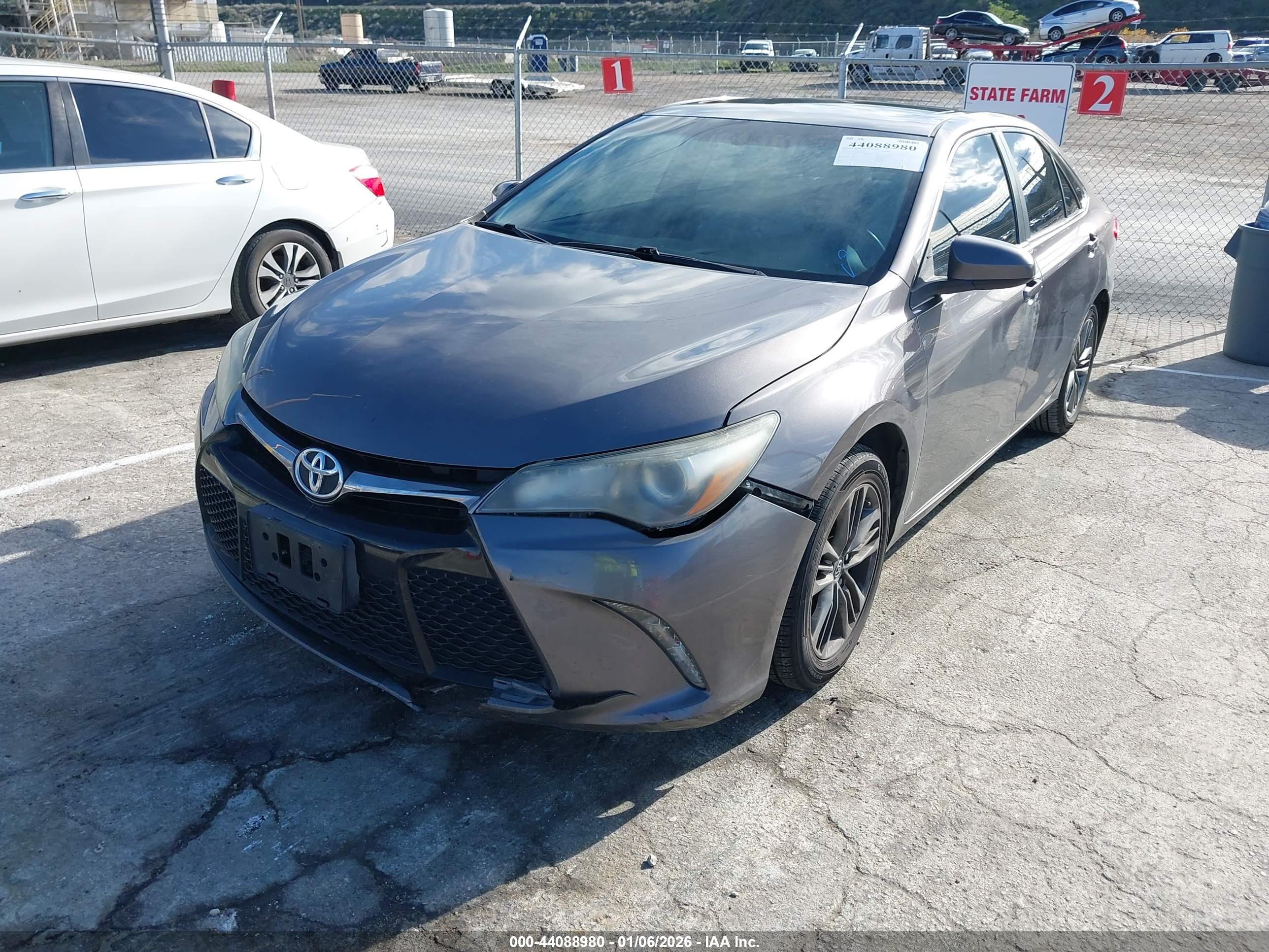 TOYOTA CAMRY image 2