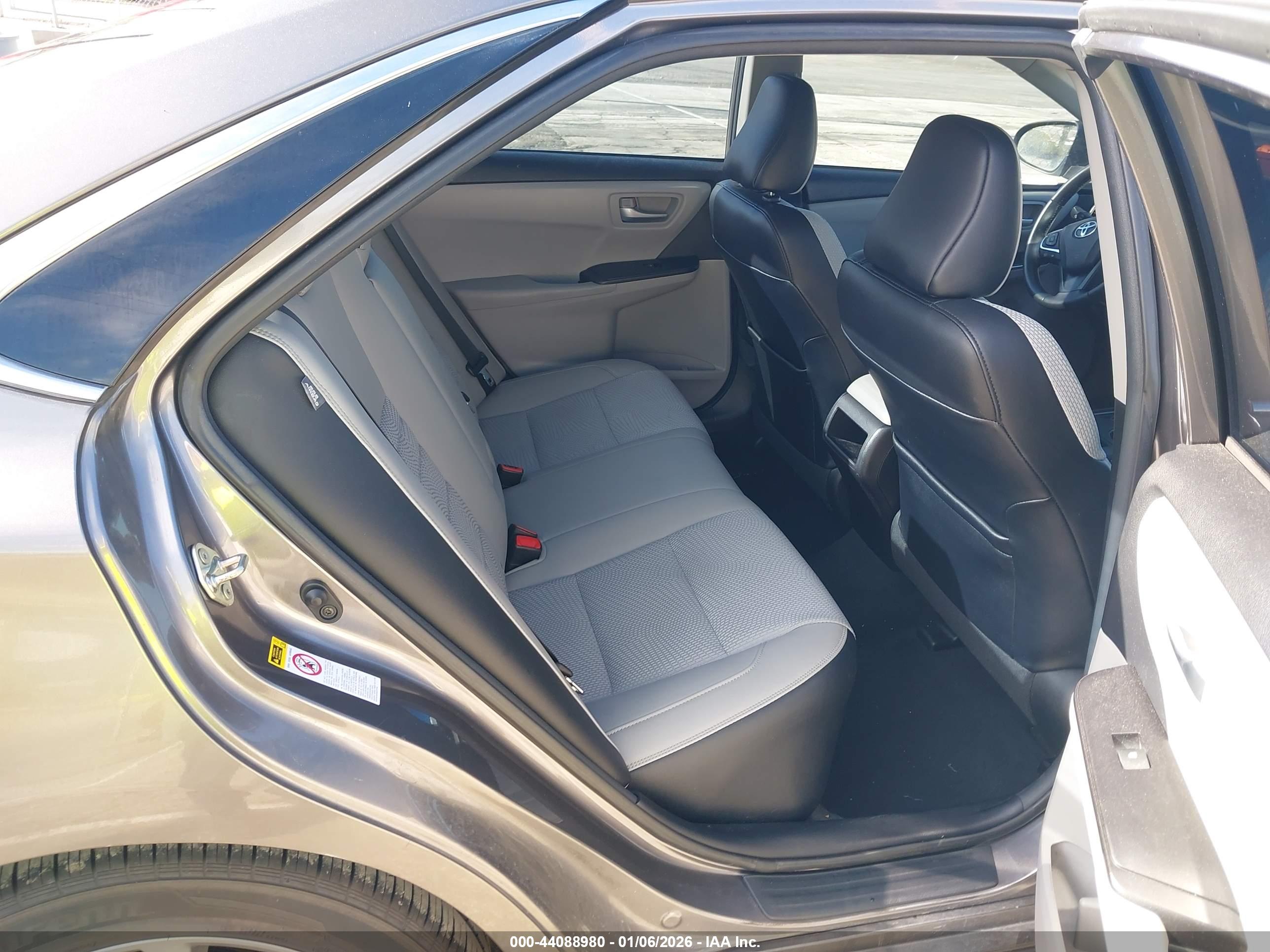 TOYOTA CAMRY image 8