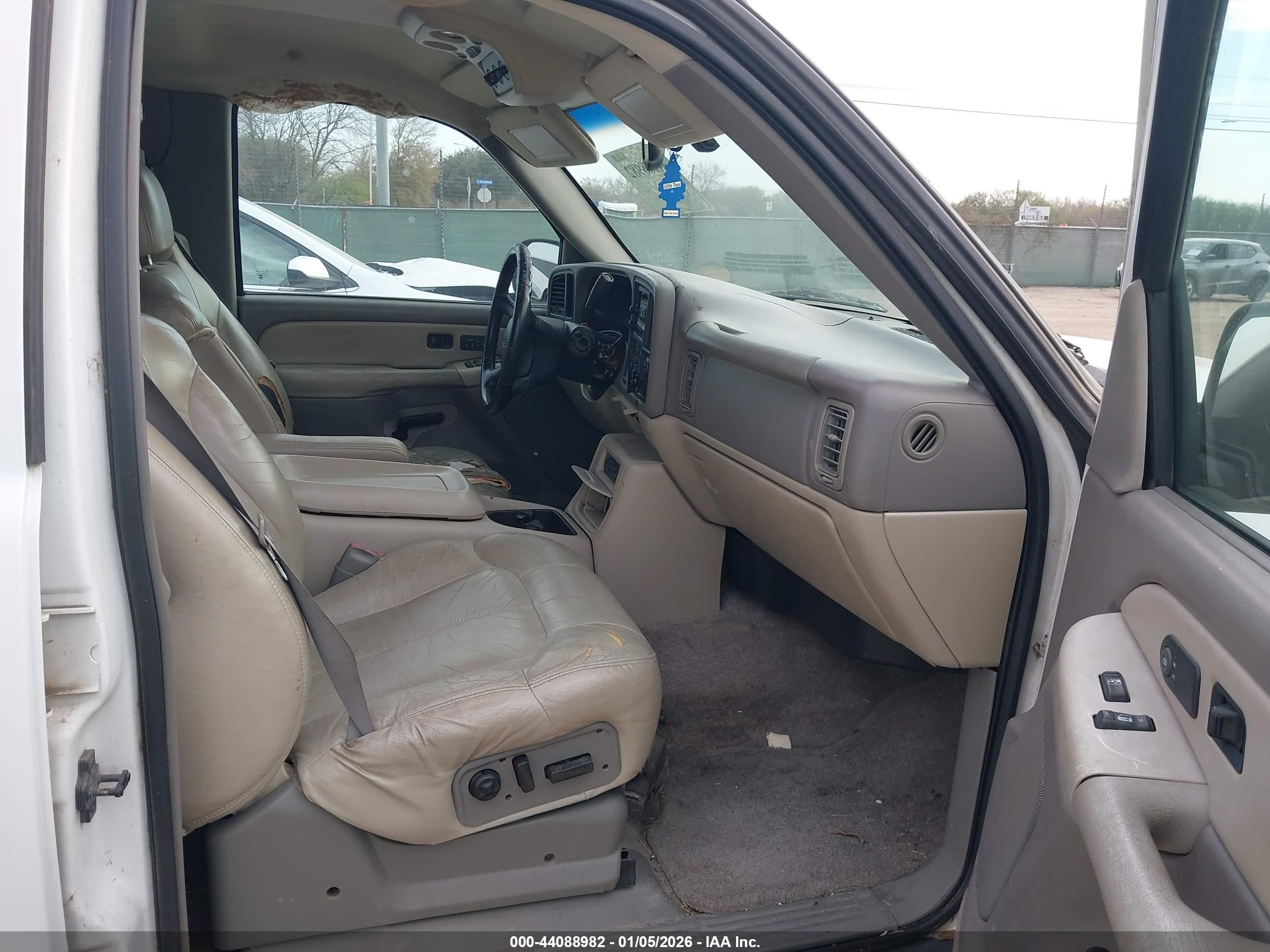 CHEVROLET SUBURBAN image 5