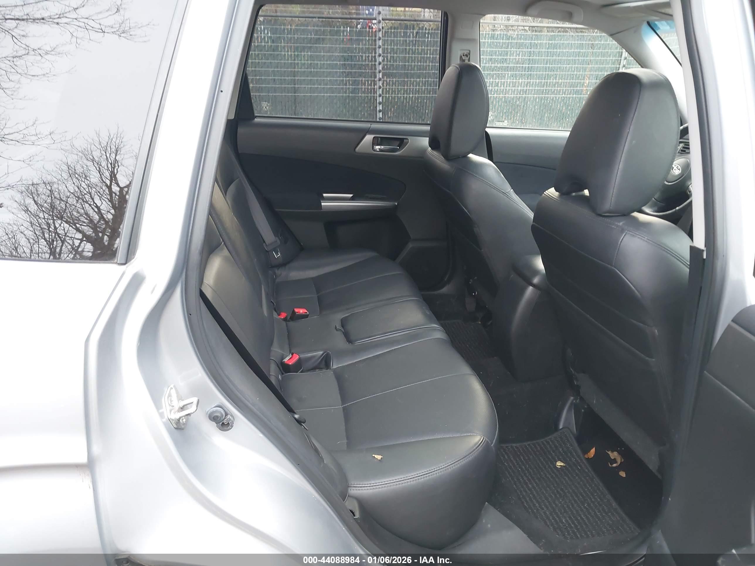 SUBARU FORESTER image 8