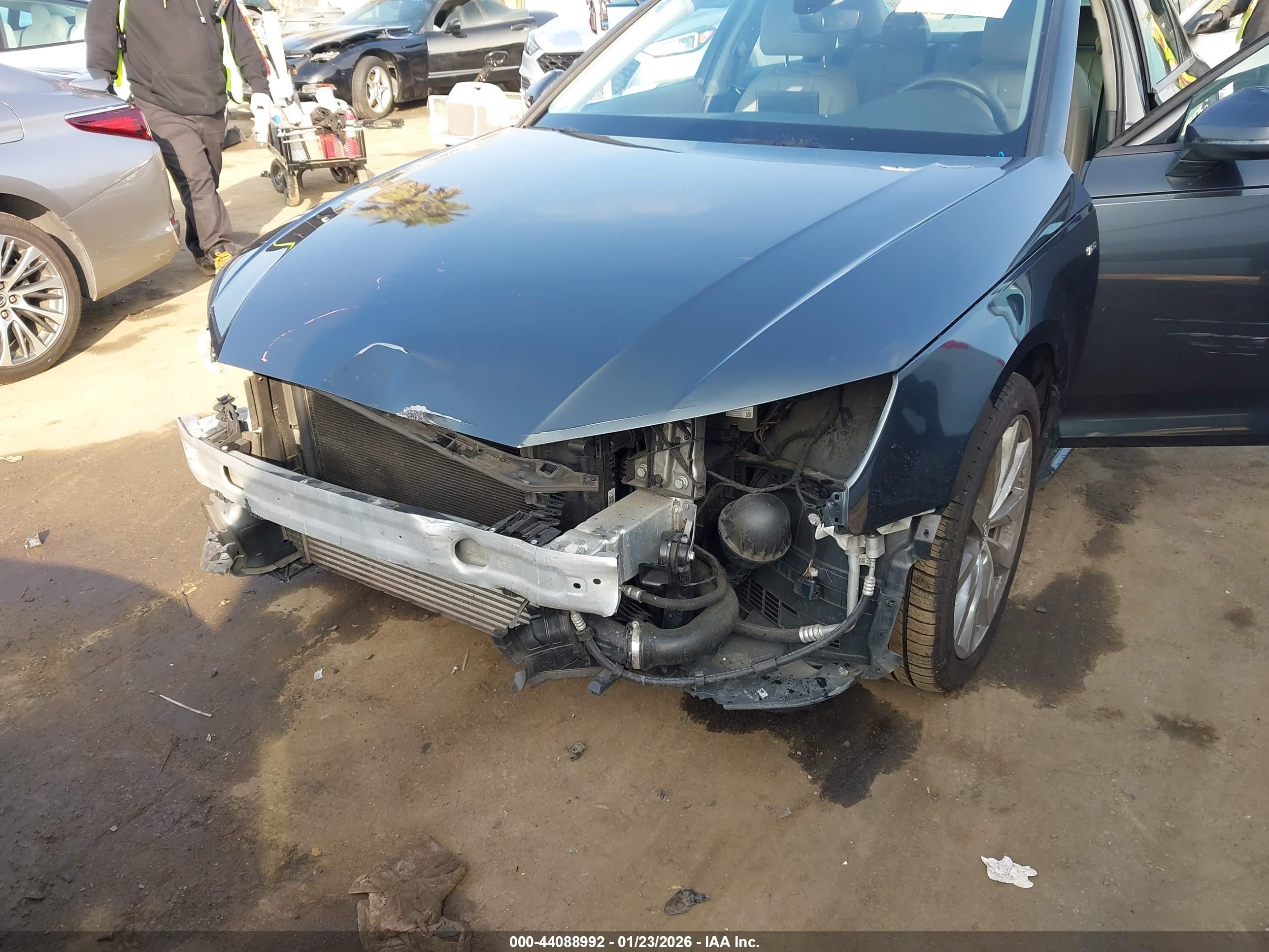 AUDI A4 image 6