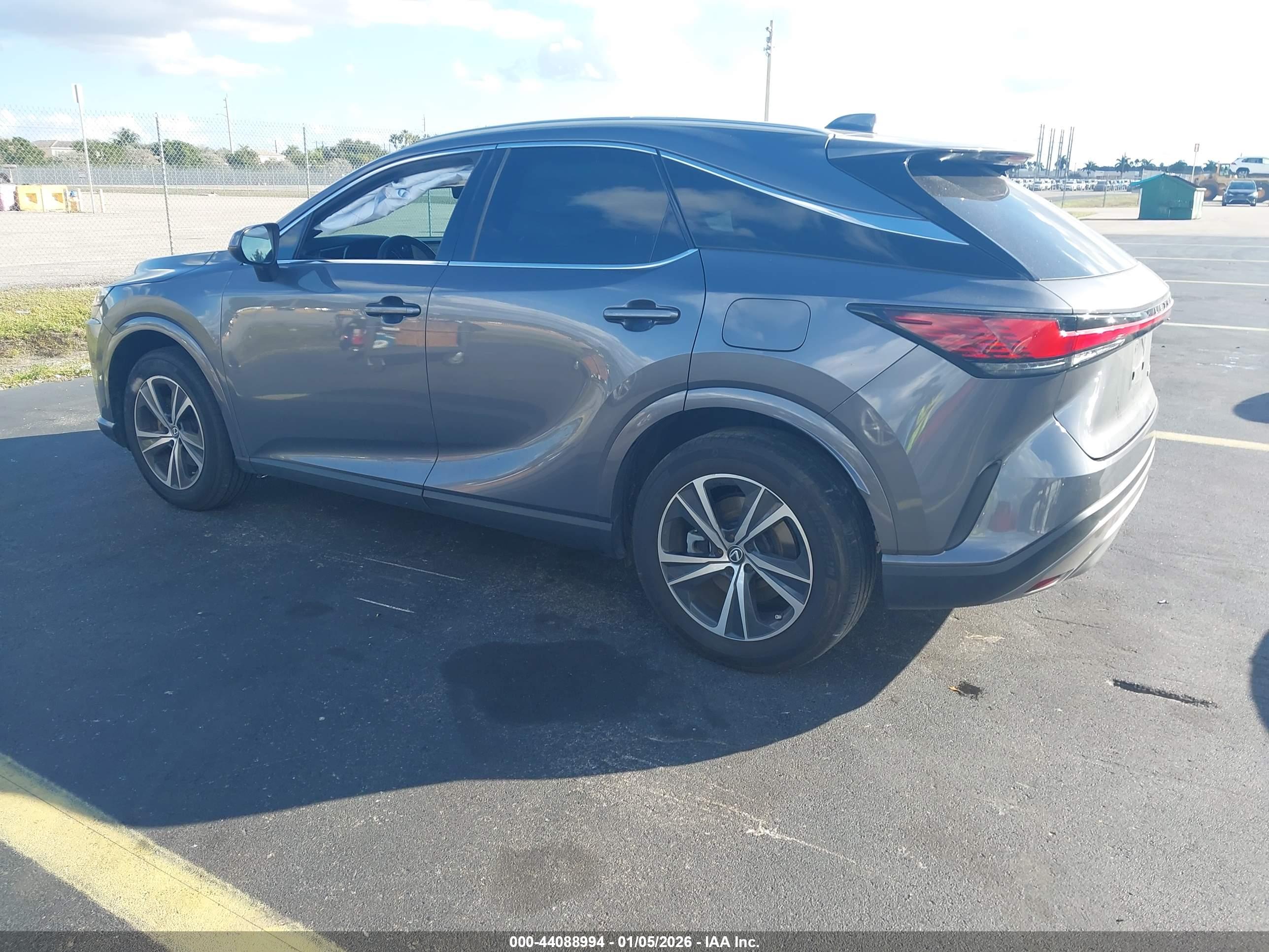 LEXUS RX image 3
