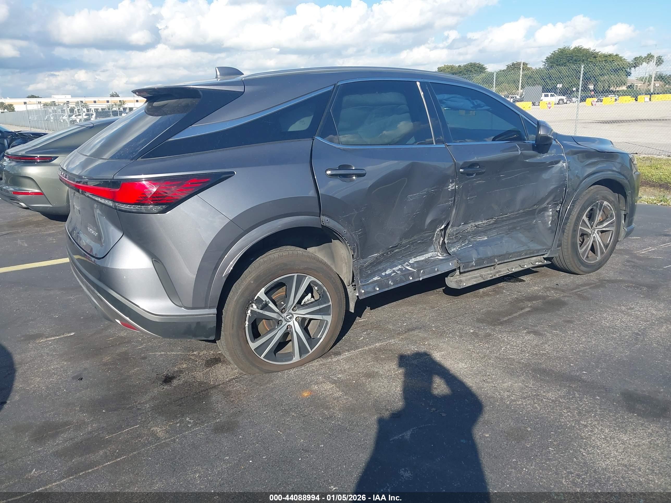LEXUS RX image 4