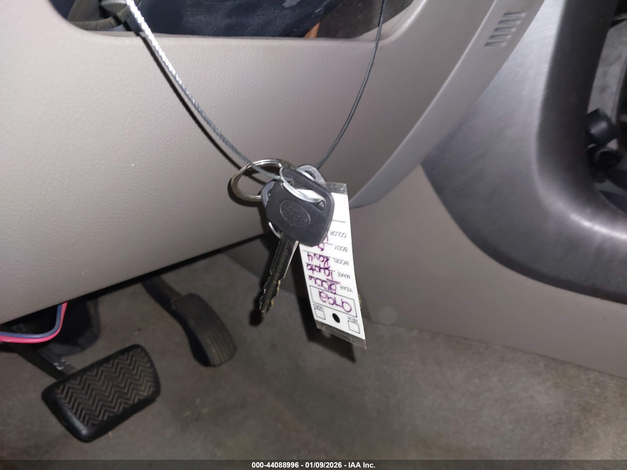 TOYOTA RAV4 image 11