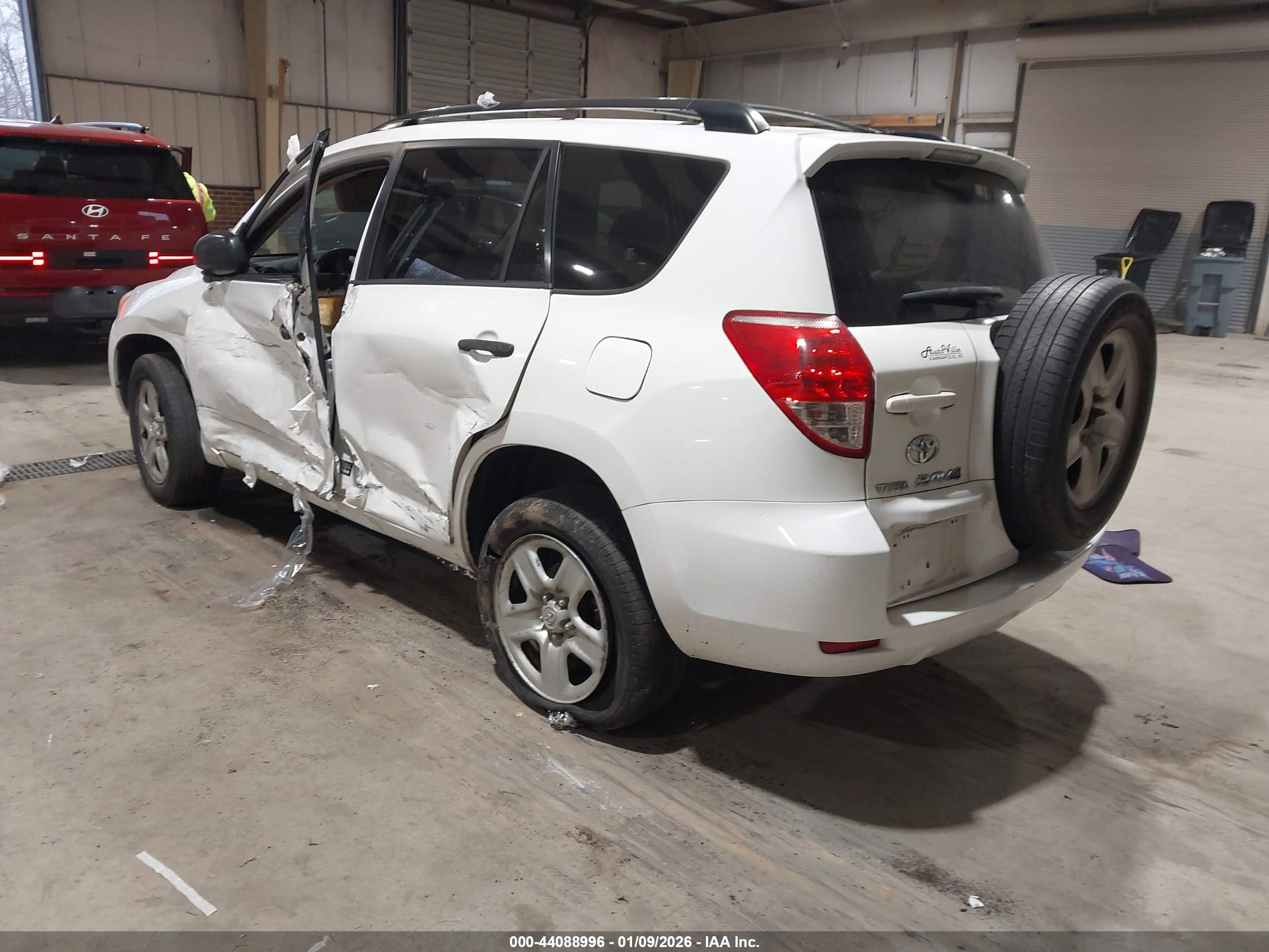 TOYOTA RAV4 image 3