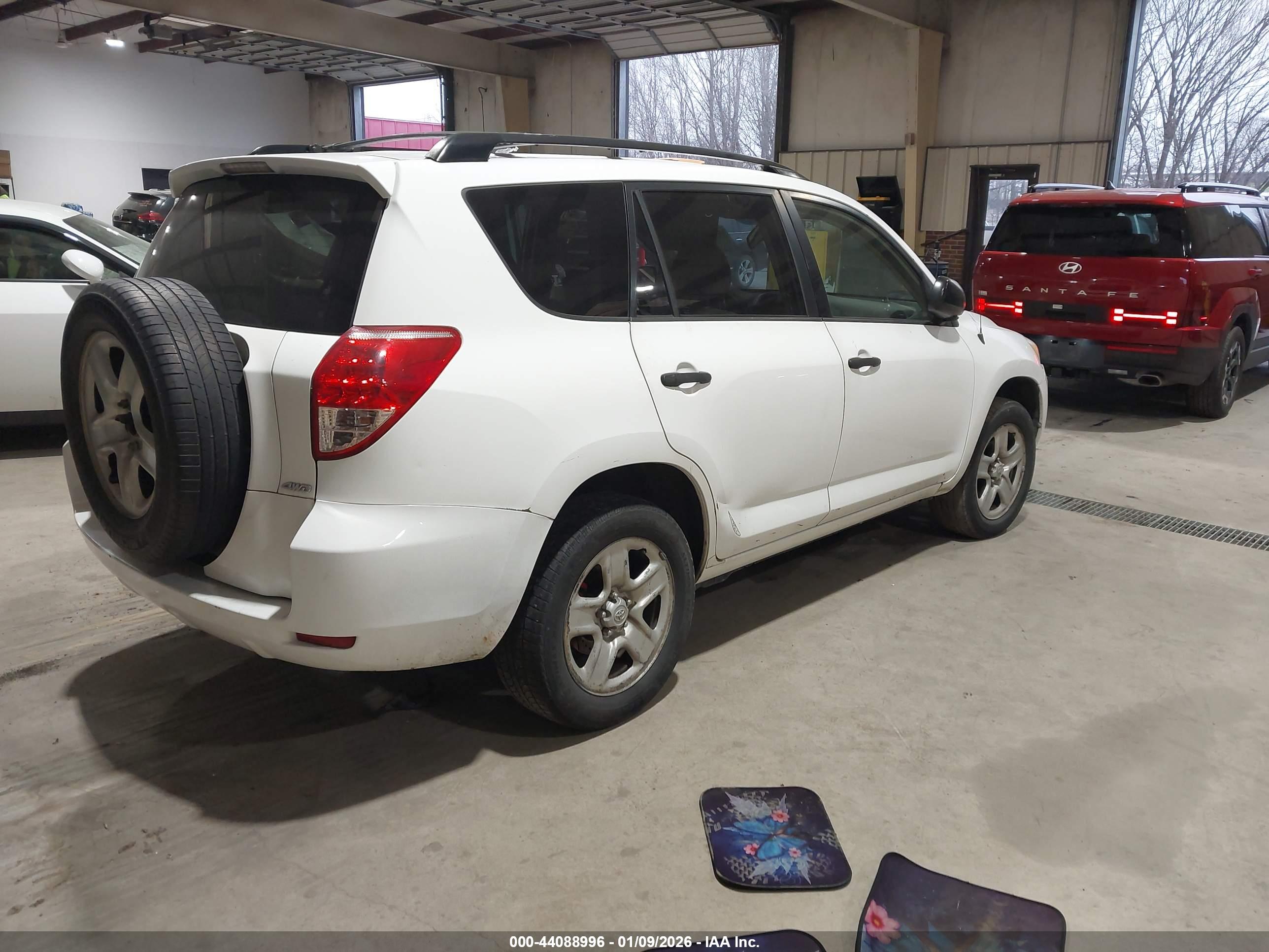 TOYOTA RAV4 image 4