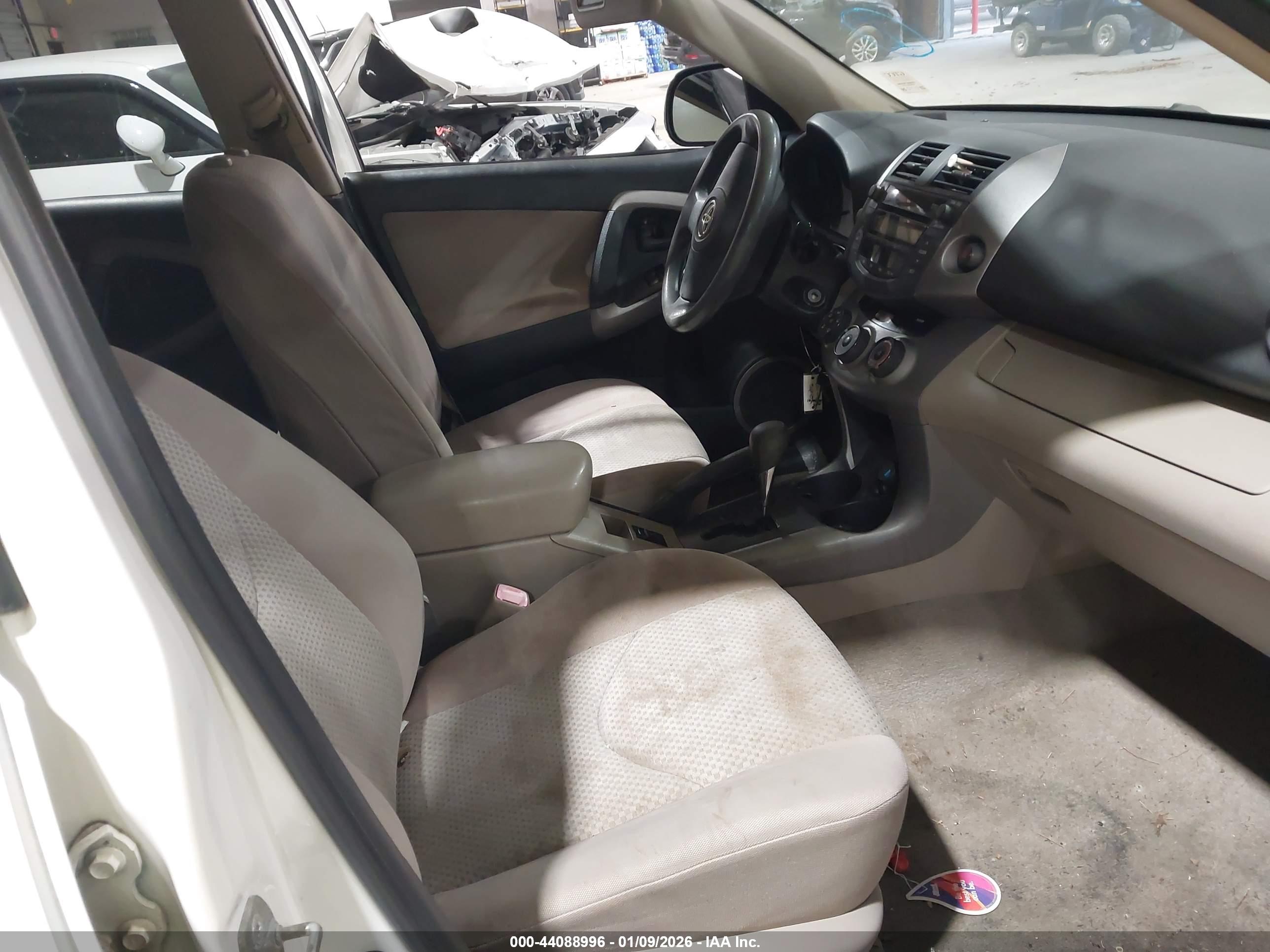 TOYOTA RAV4 image 5