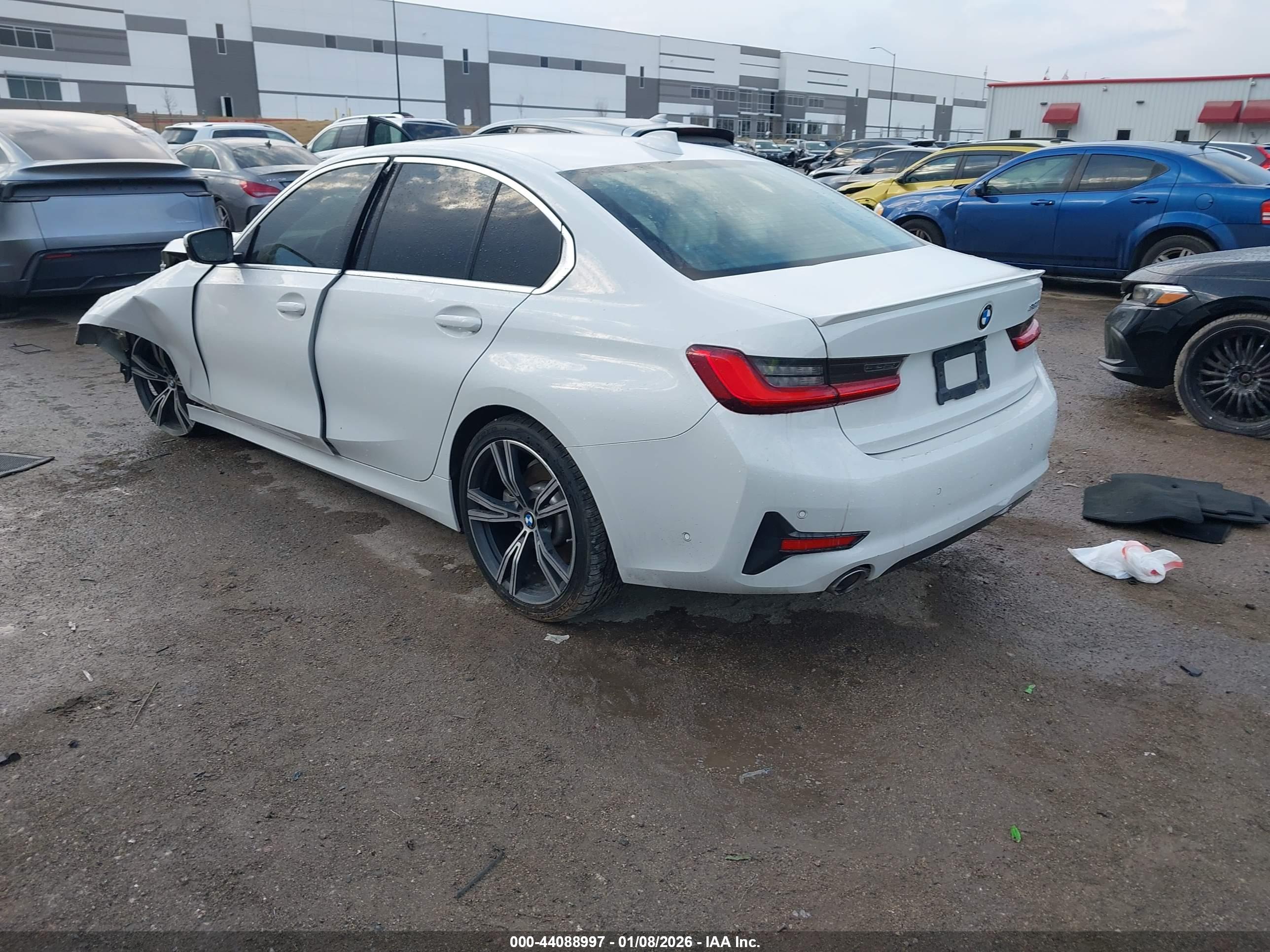 BMW 330I image 3