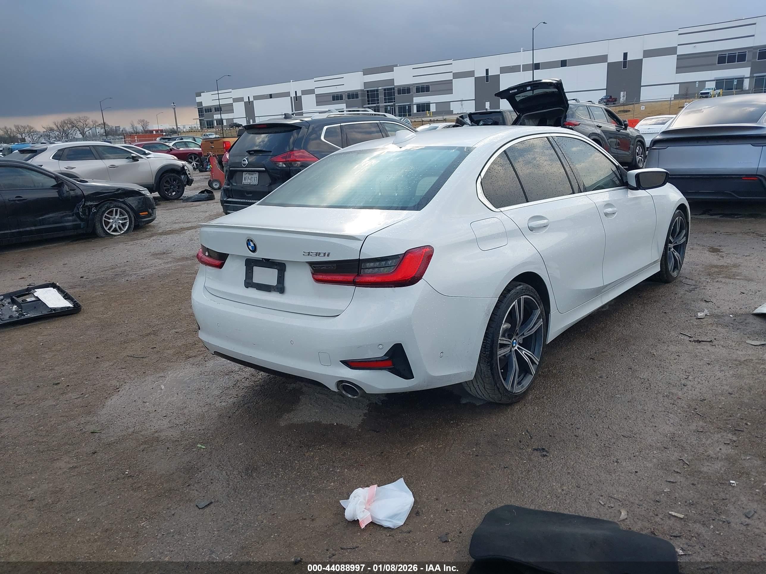 BMW 330I image 4