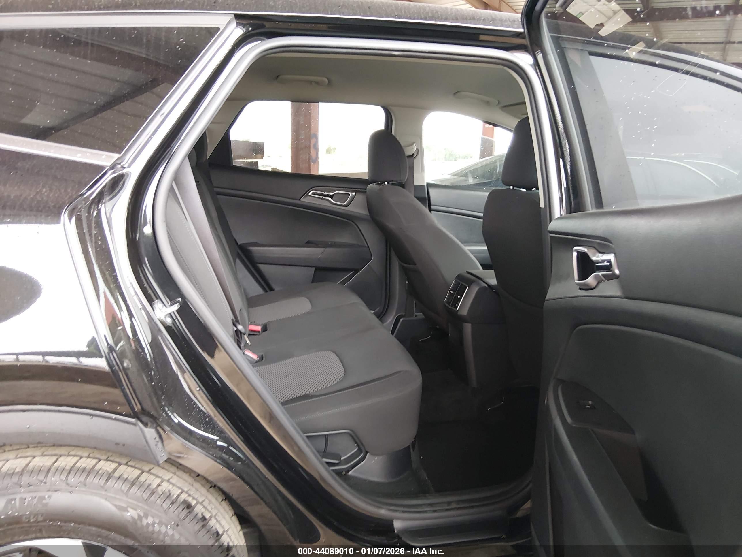 KIA SPORTAGE image 8