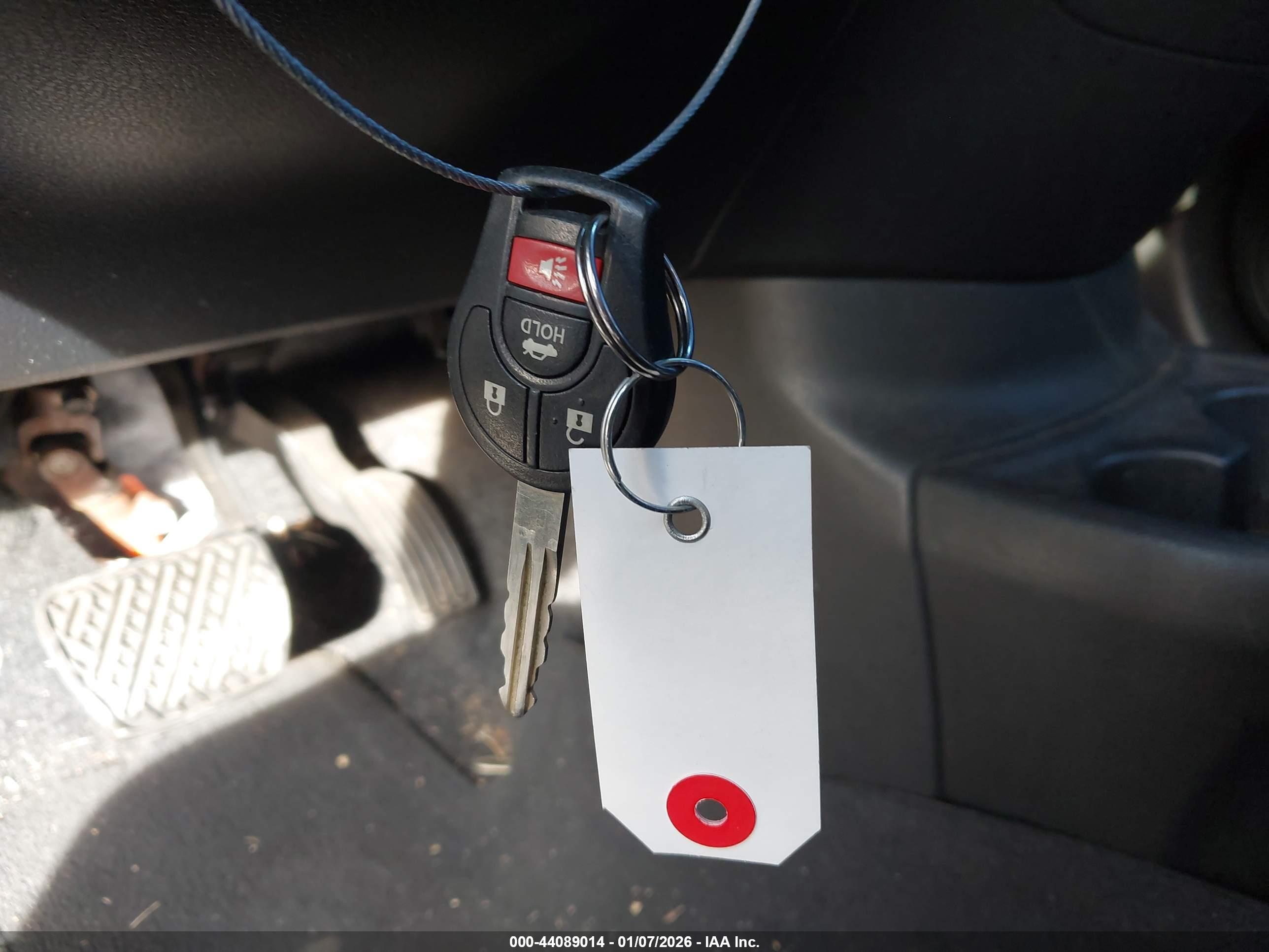 NISSAN VERSA image 11