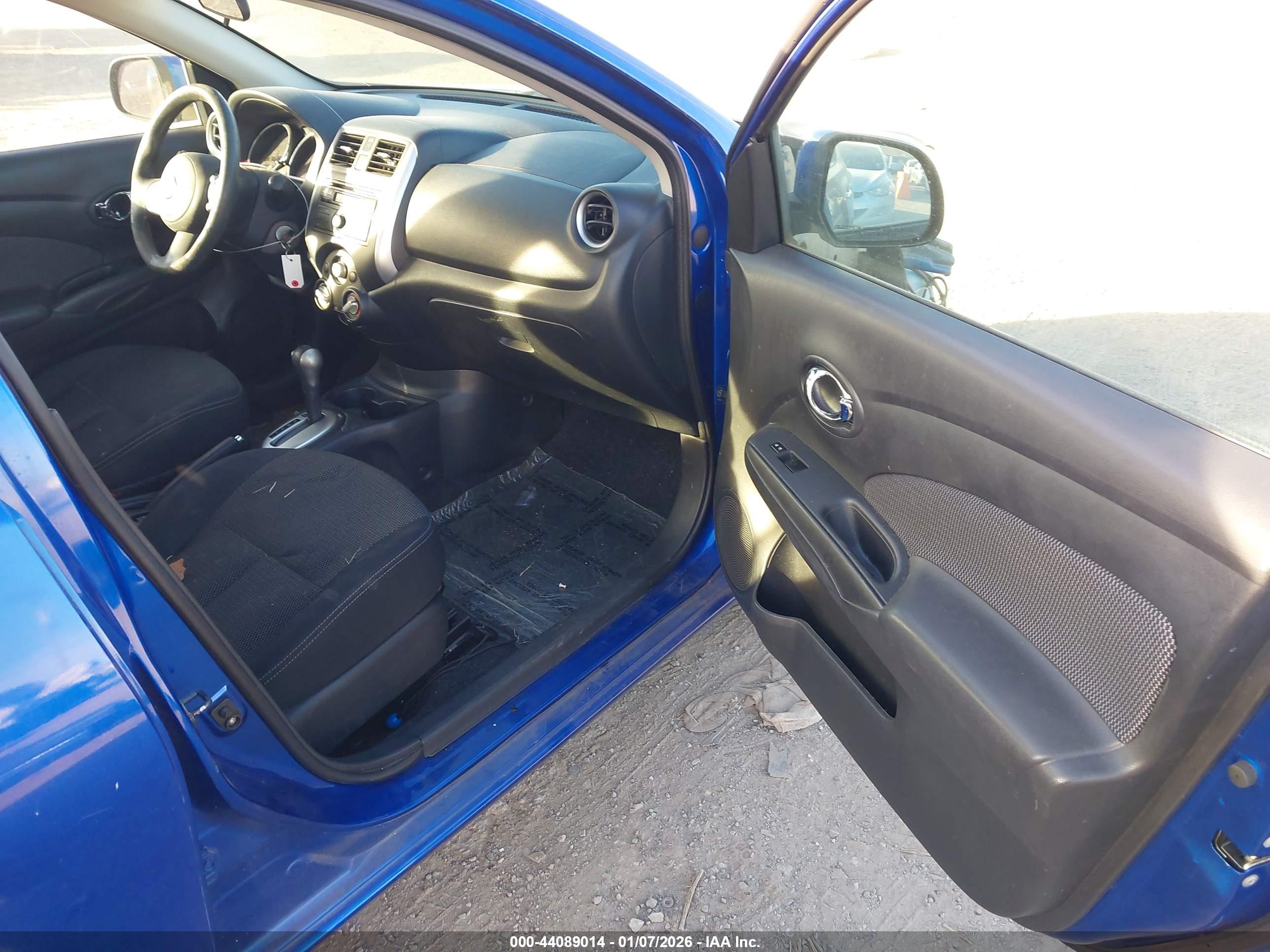 NISSAN VERSA image 5