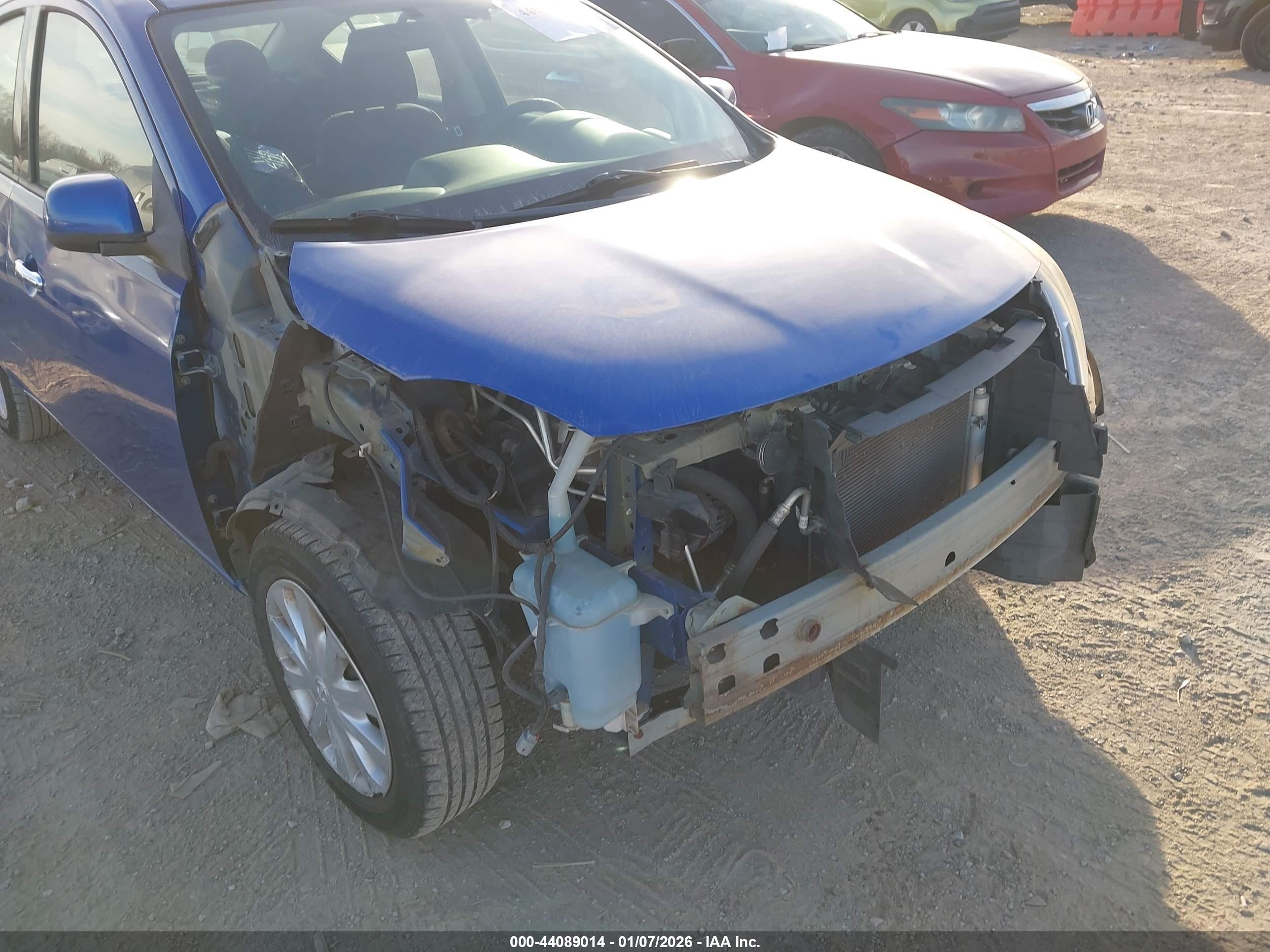 NISSAN VERSA image 6