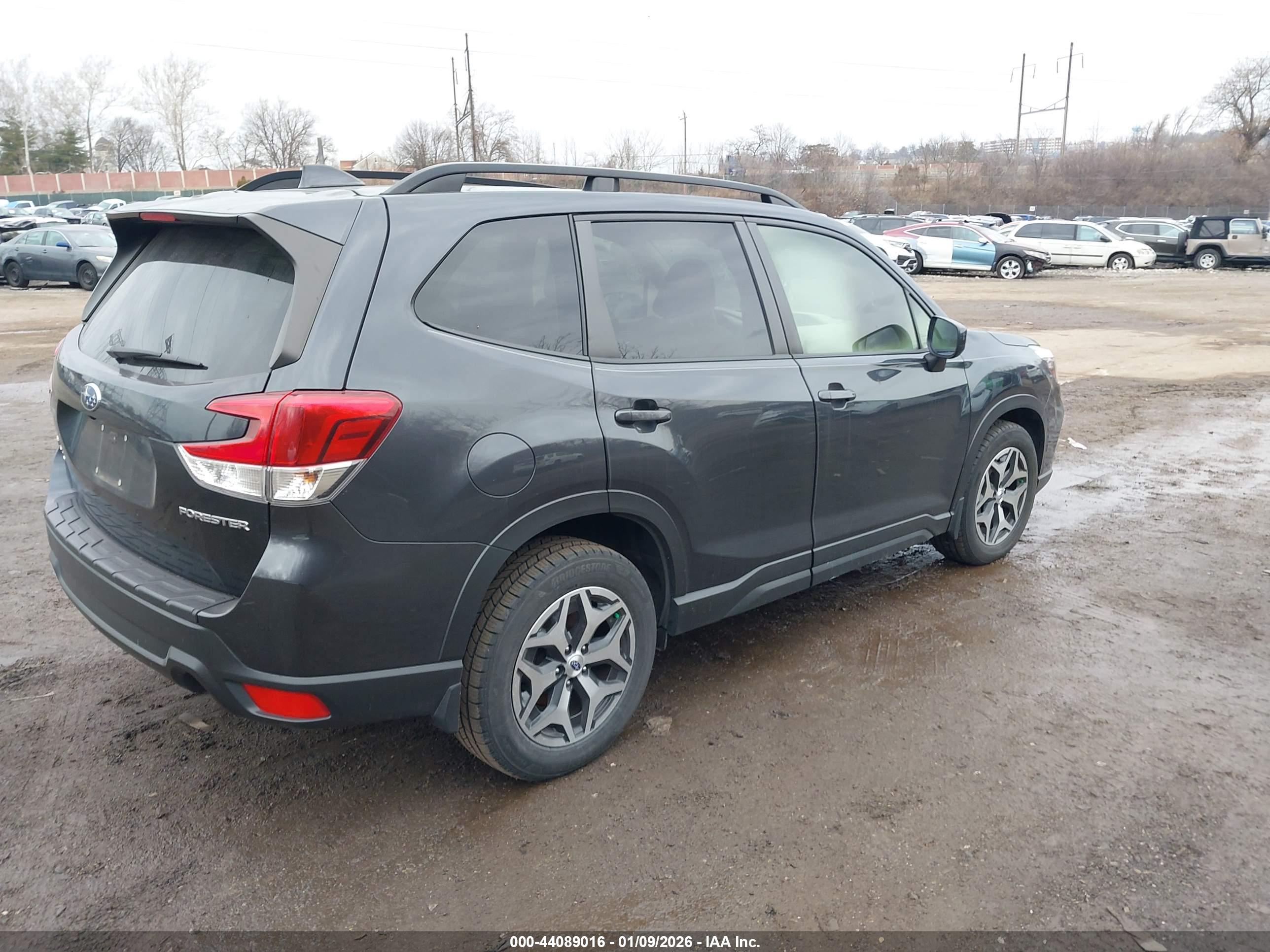 SUBARU FORESTER image 4