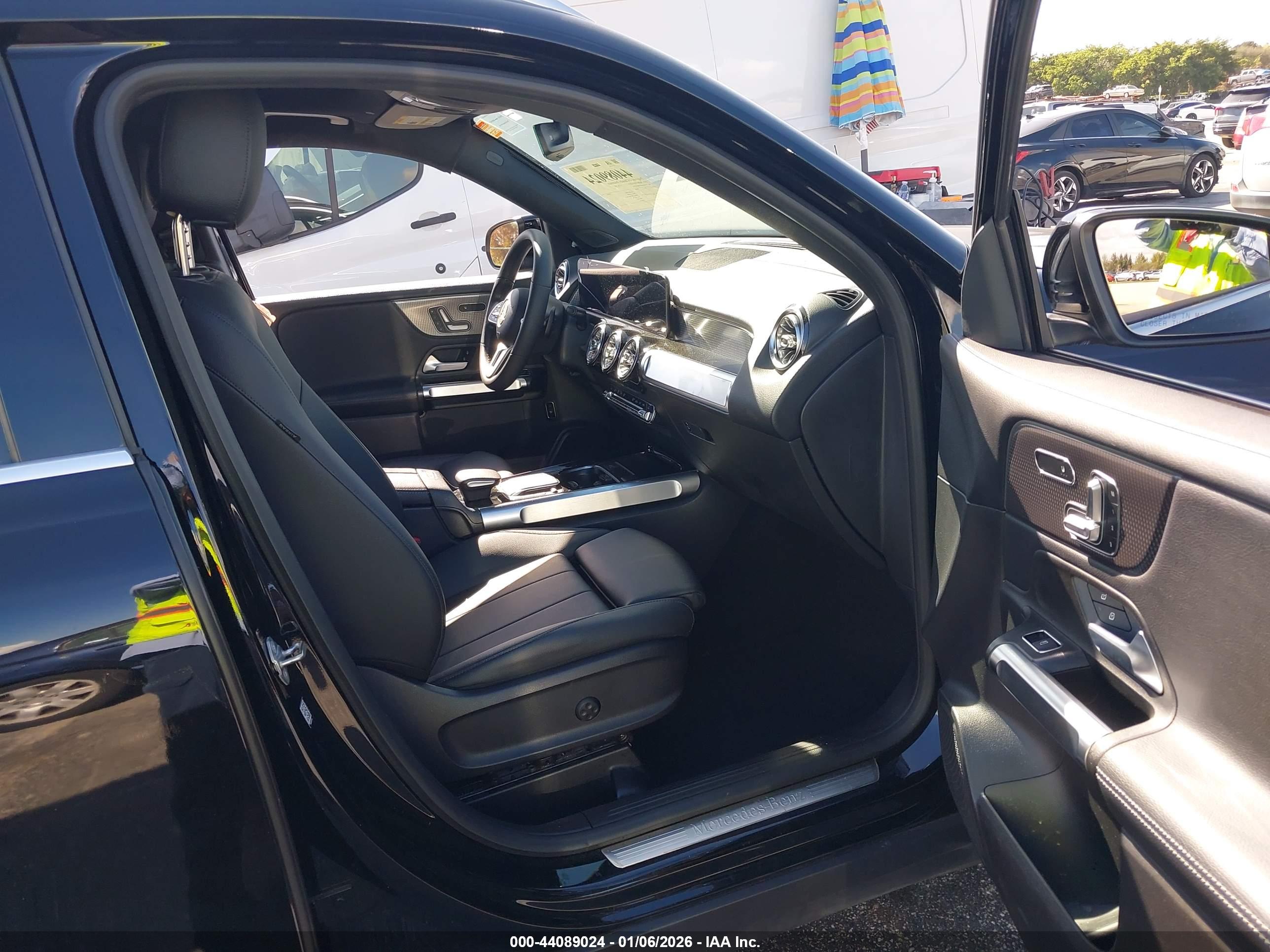 MERCEDES-BENZ GLB image 5