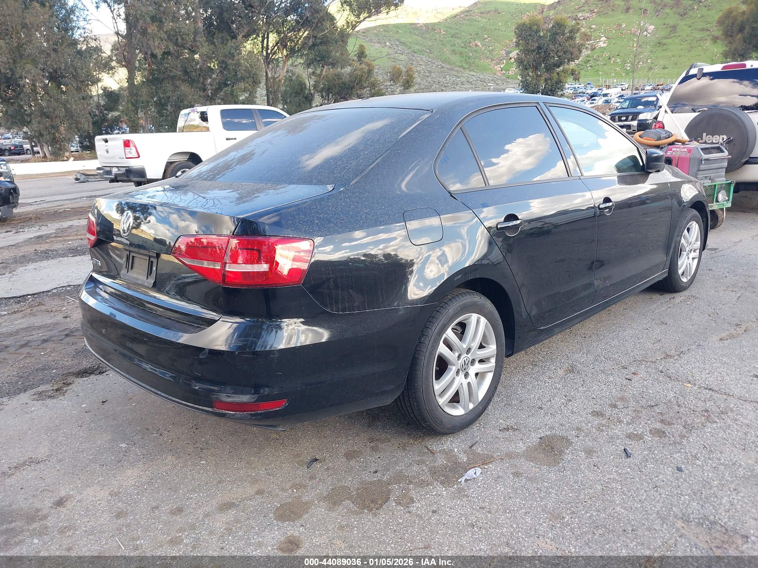 VOLKSWAGEN JETTA image 4