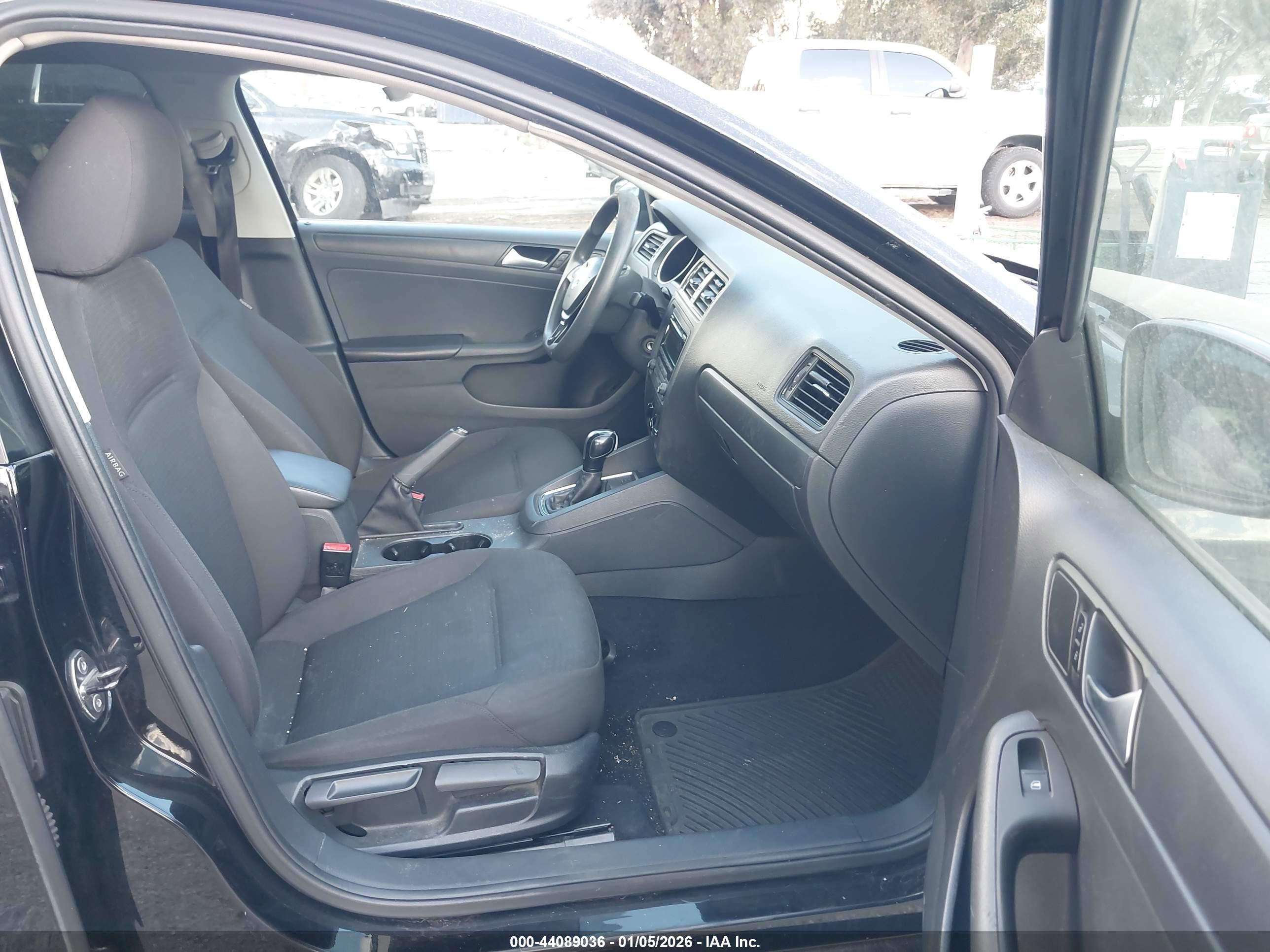 VOLKSWAGEN JETTA image 5