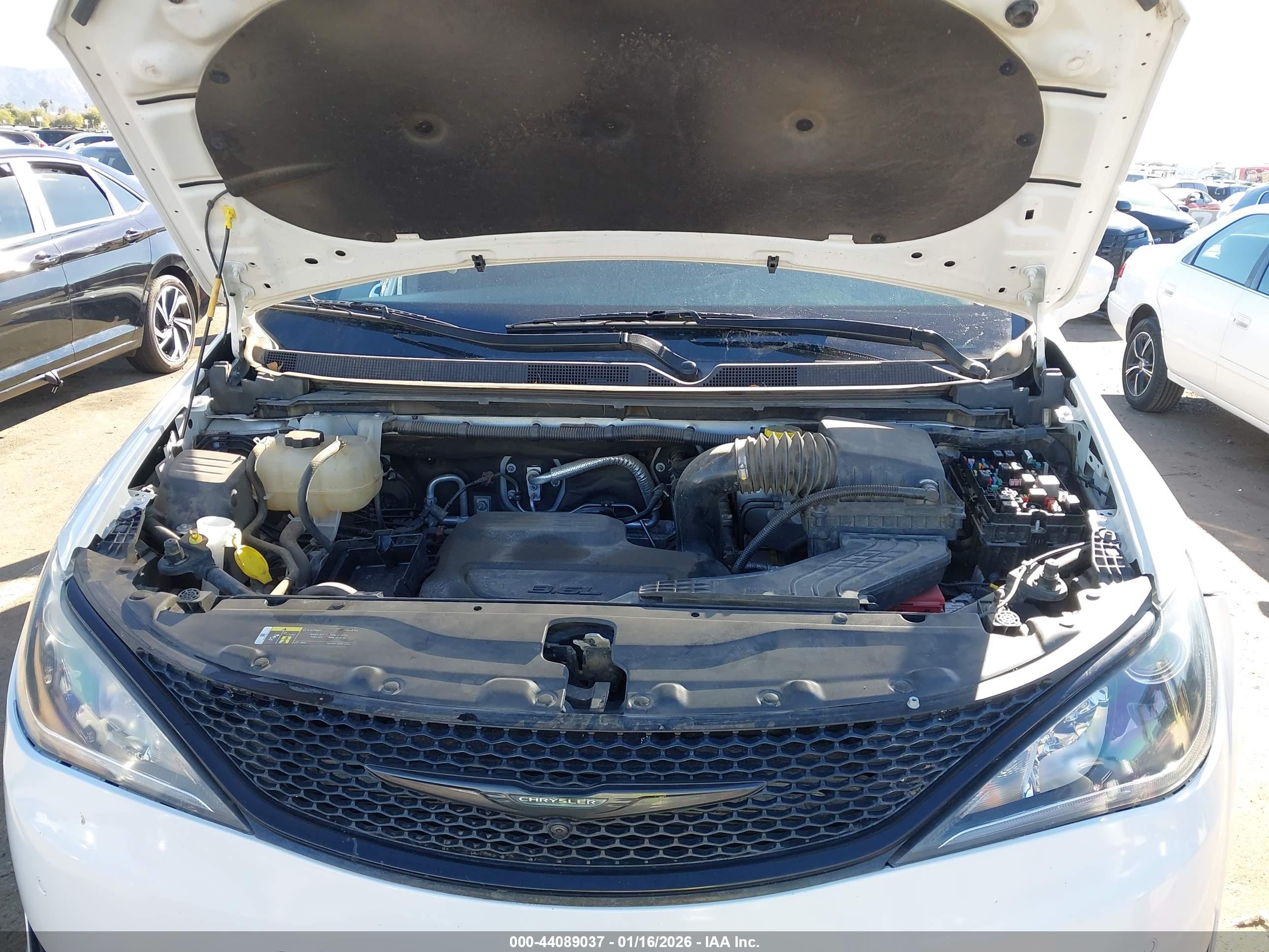 CHRYSLER PACIFICA image 10