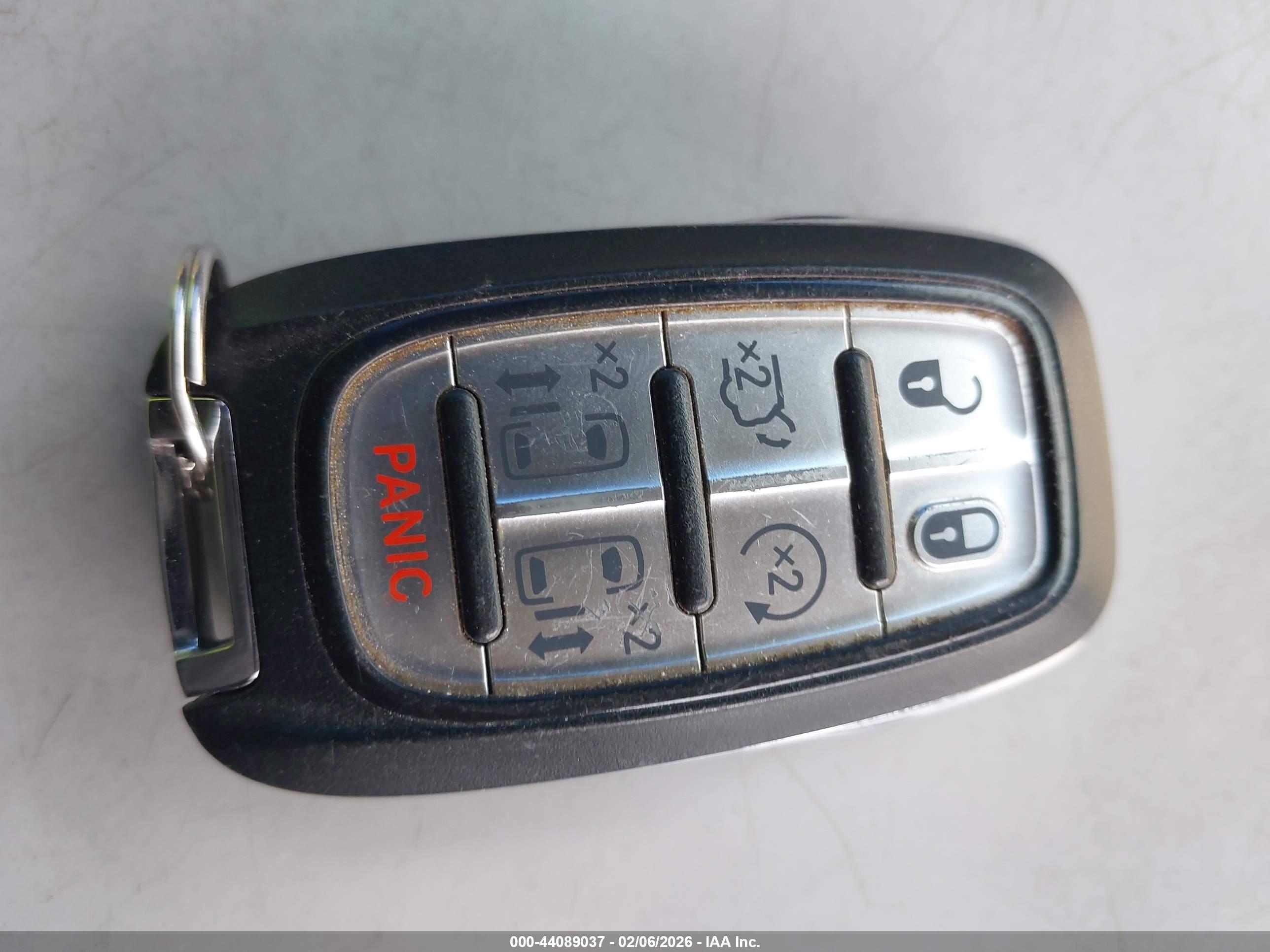CHRYSLER PACIFICA image 11