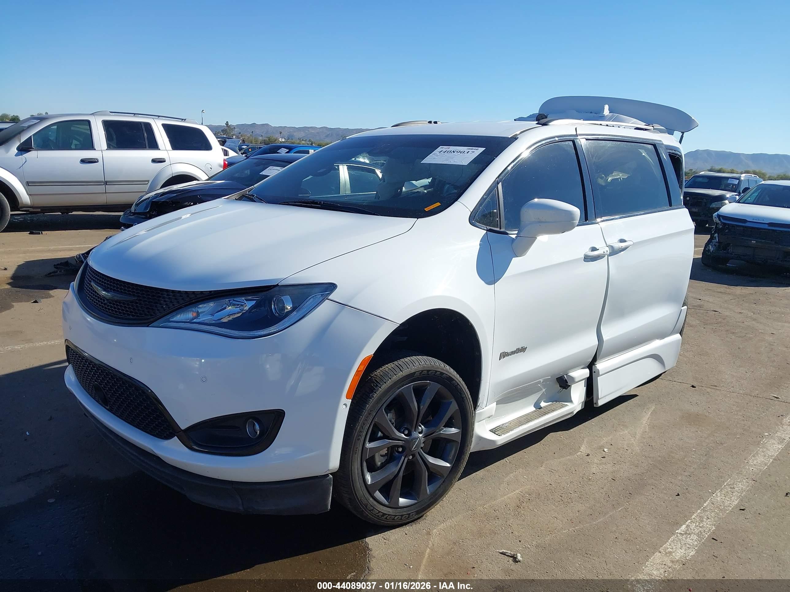 CHRYSLER PACIFICA image 2