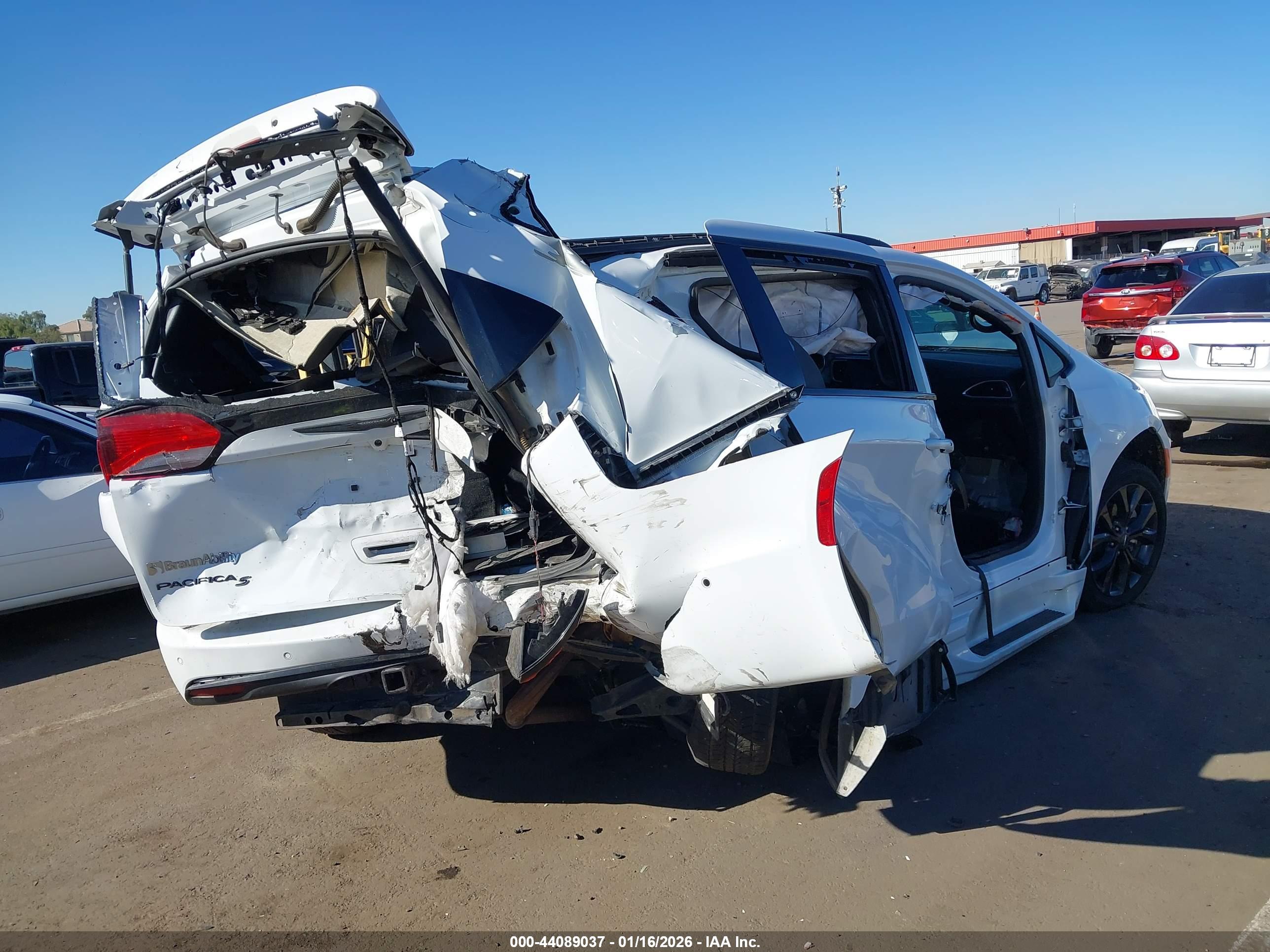 CHRYSLER PACIFICA image 4