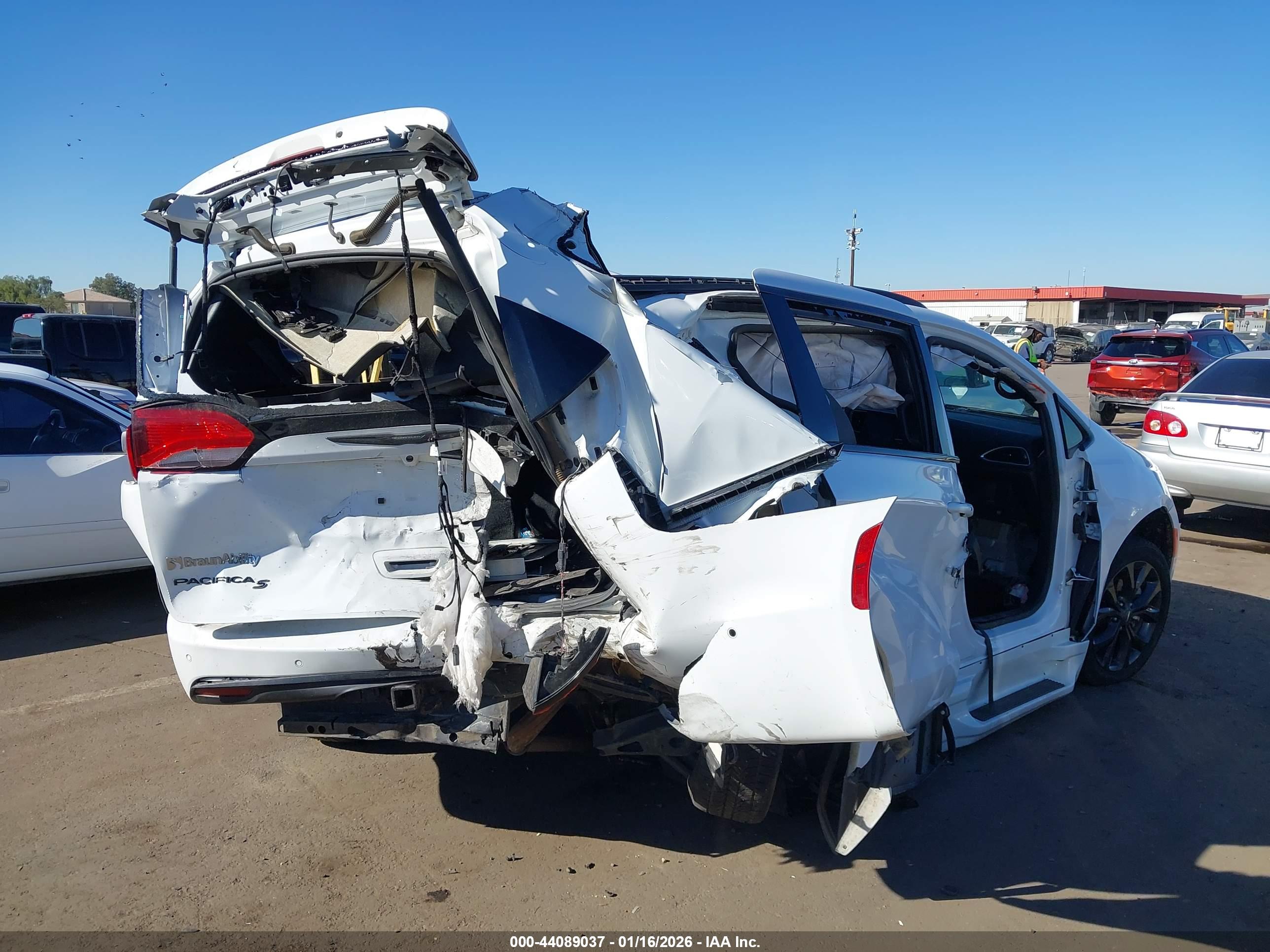CHRYSLER PACIFICA image 6