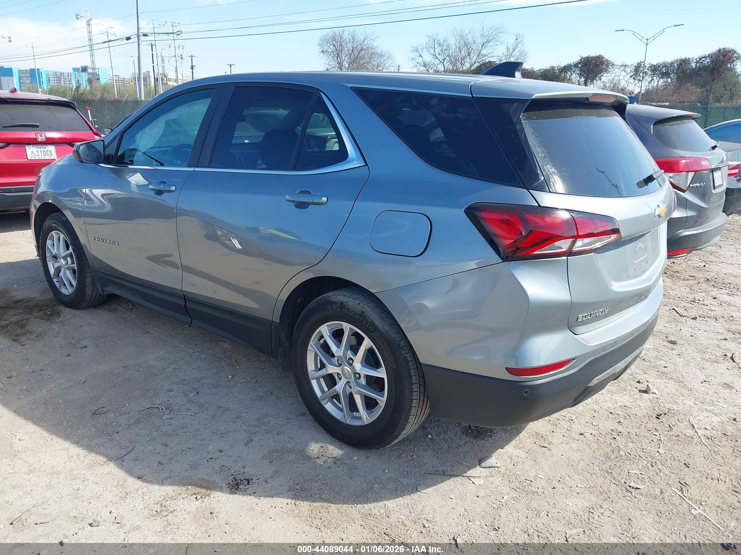 CHEVROLET EQUINOX image 3