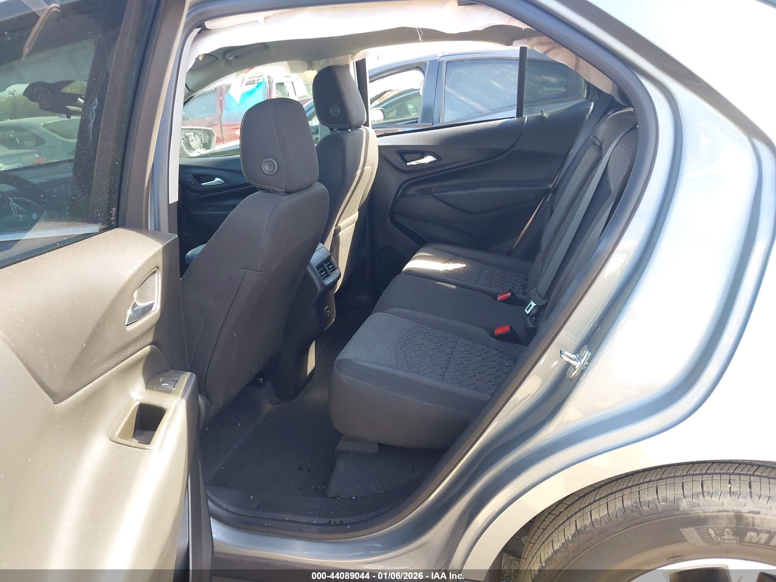 CHEVROLET EQUINOX image 8